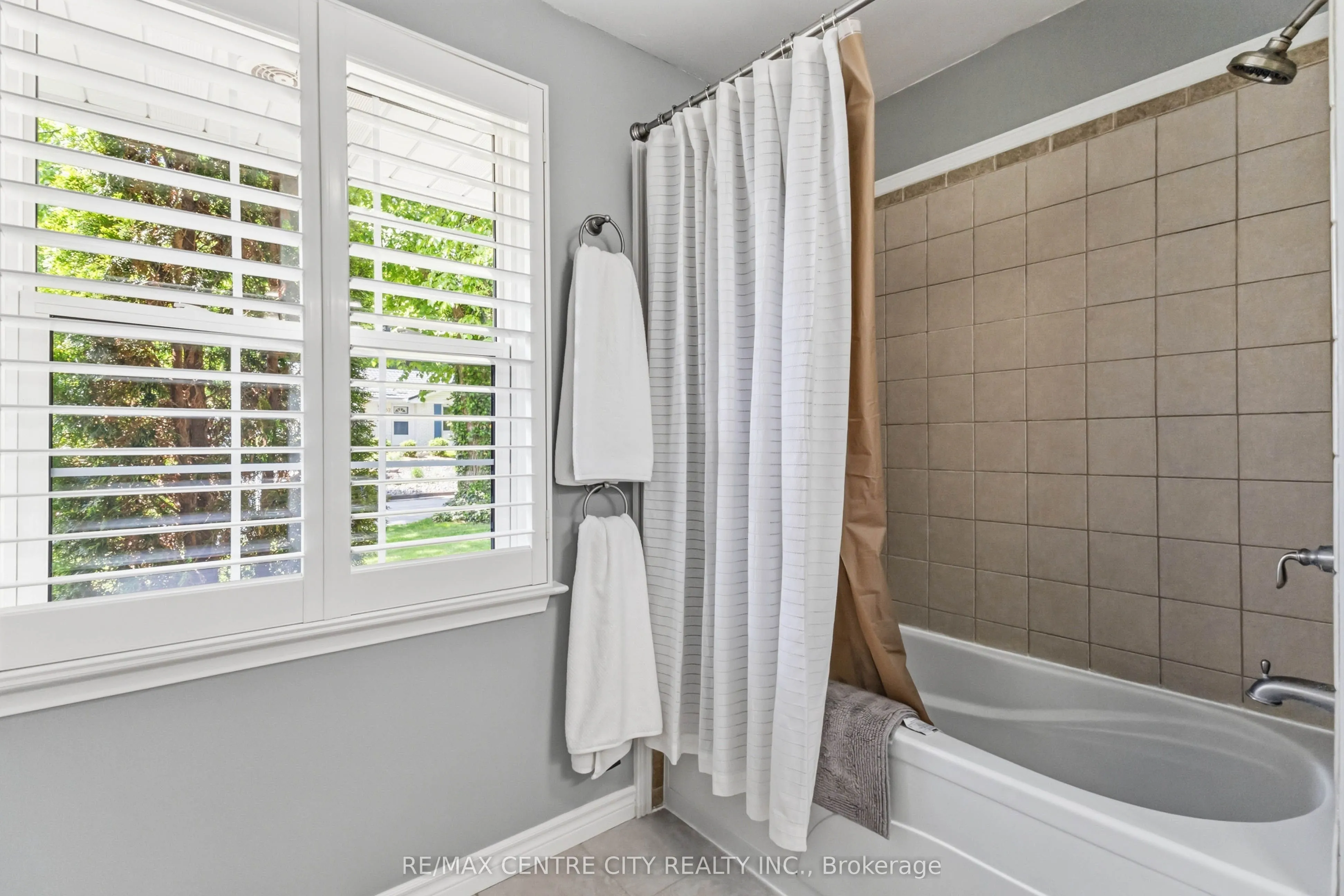 639 Dunboyne Crescent