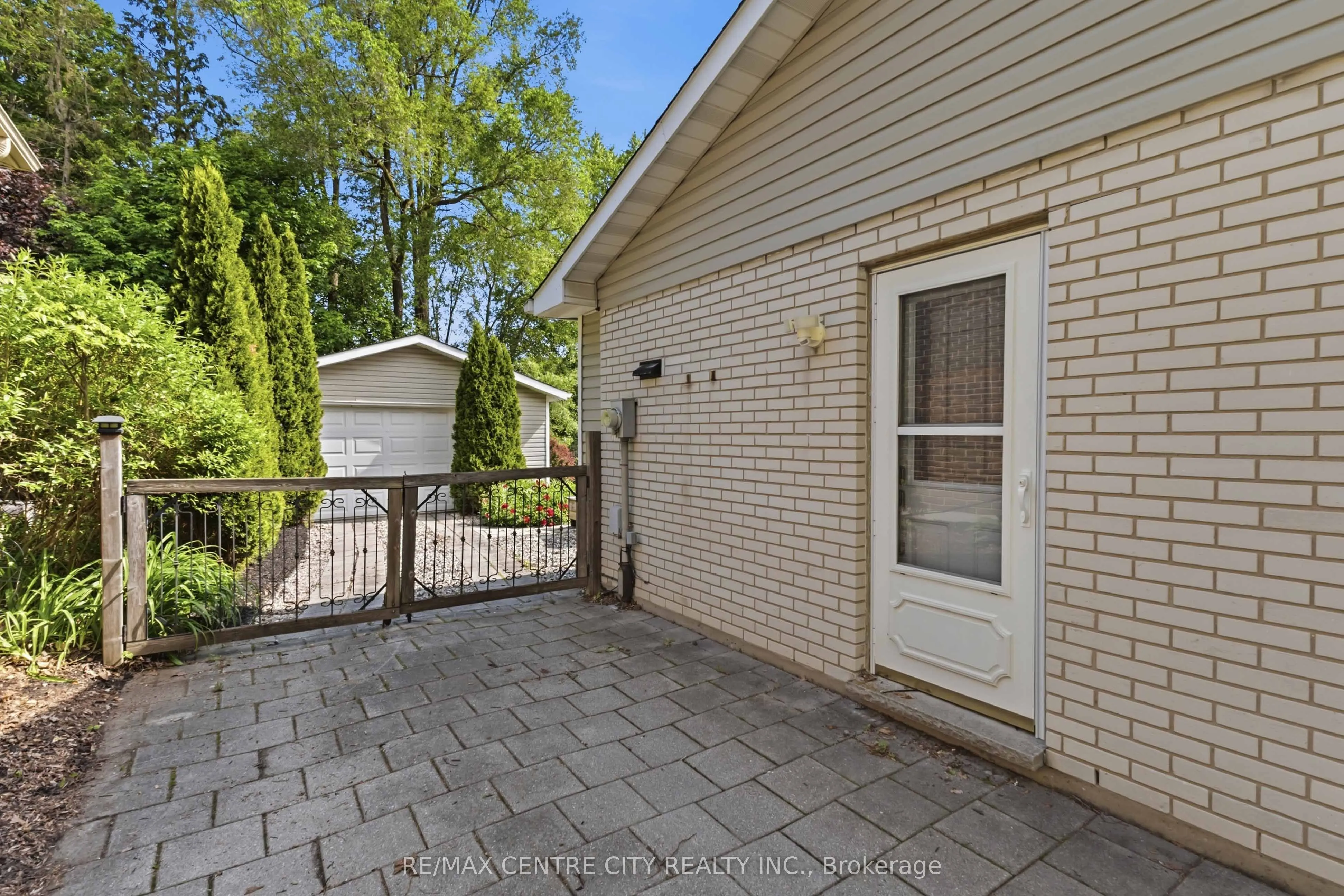 639 Dunboyne Crescent