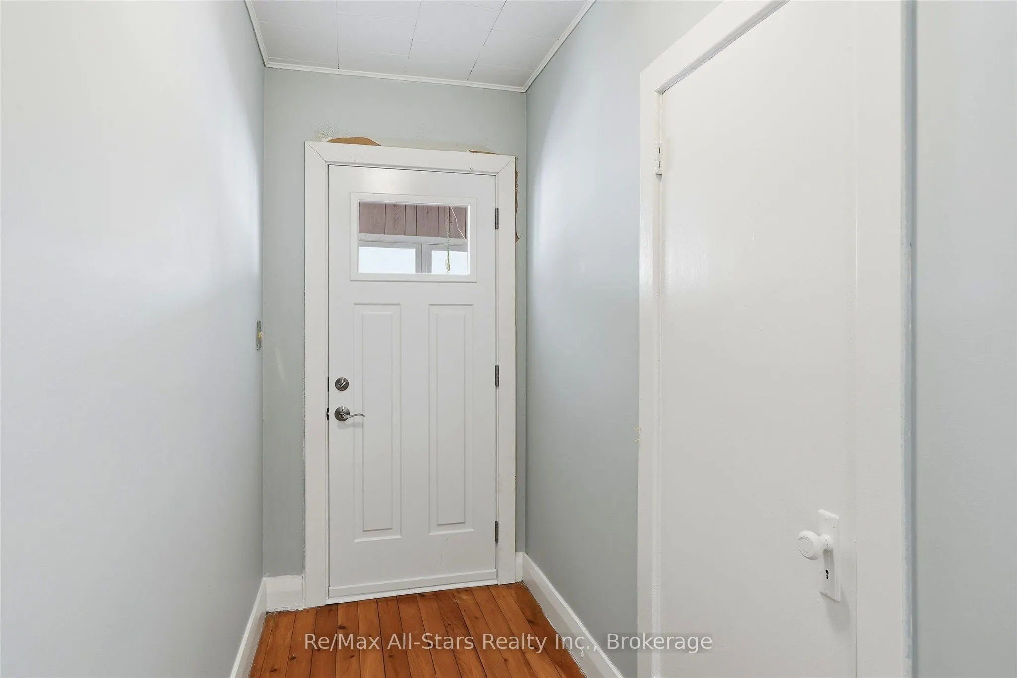 4982 Monck Road