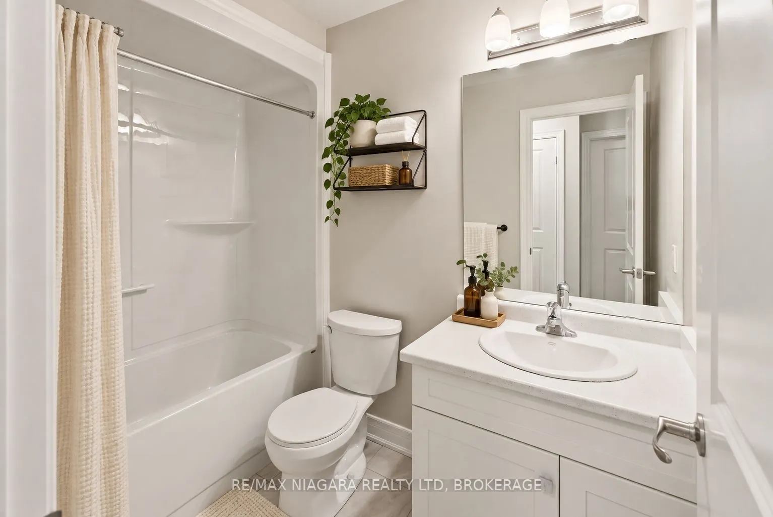 340 Prospect Point Road N #18