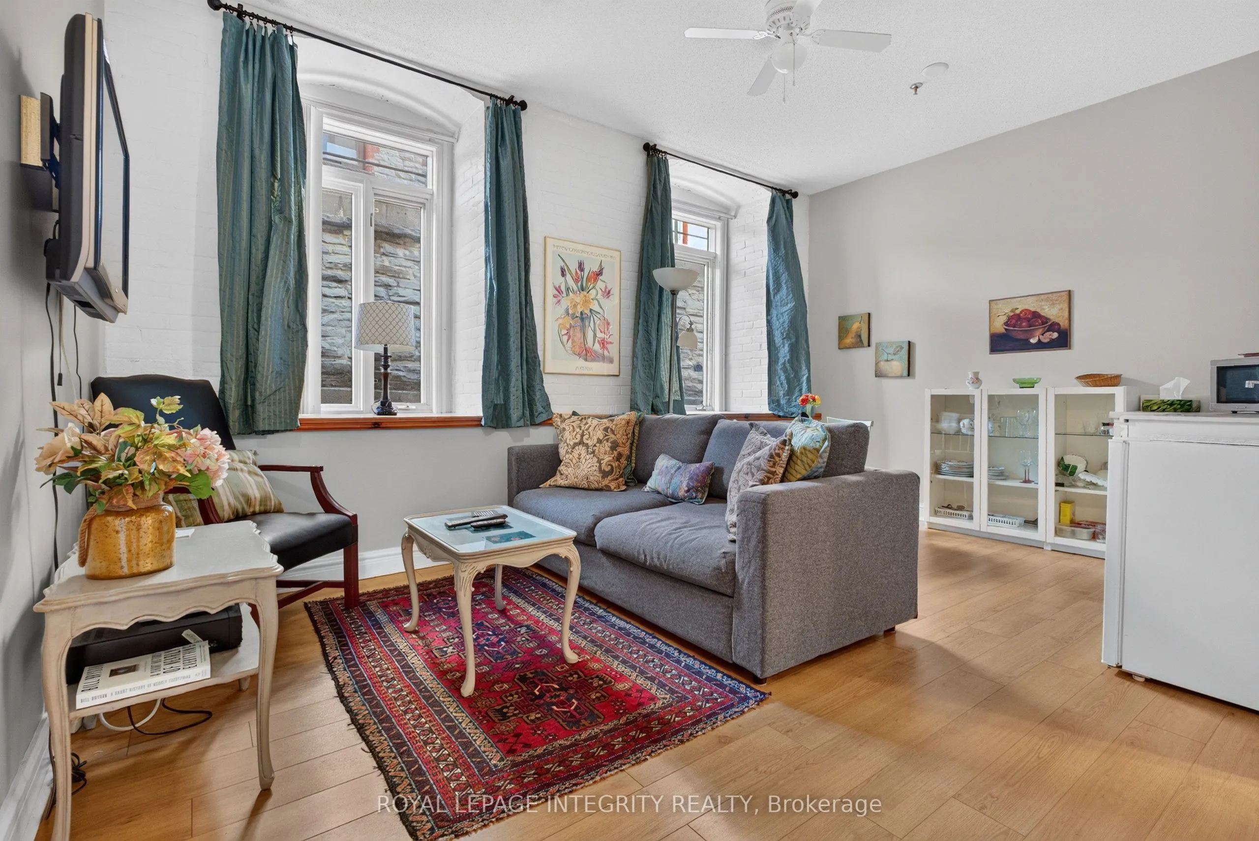1 Rosamond Street E #202