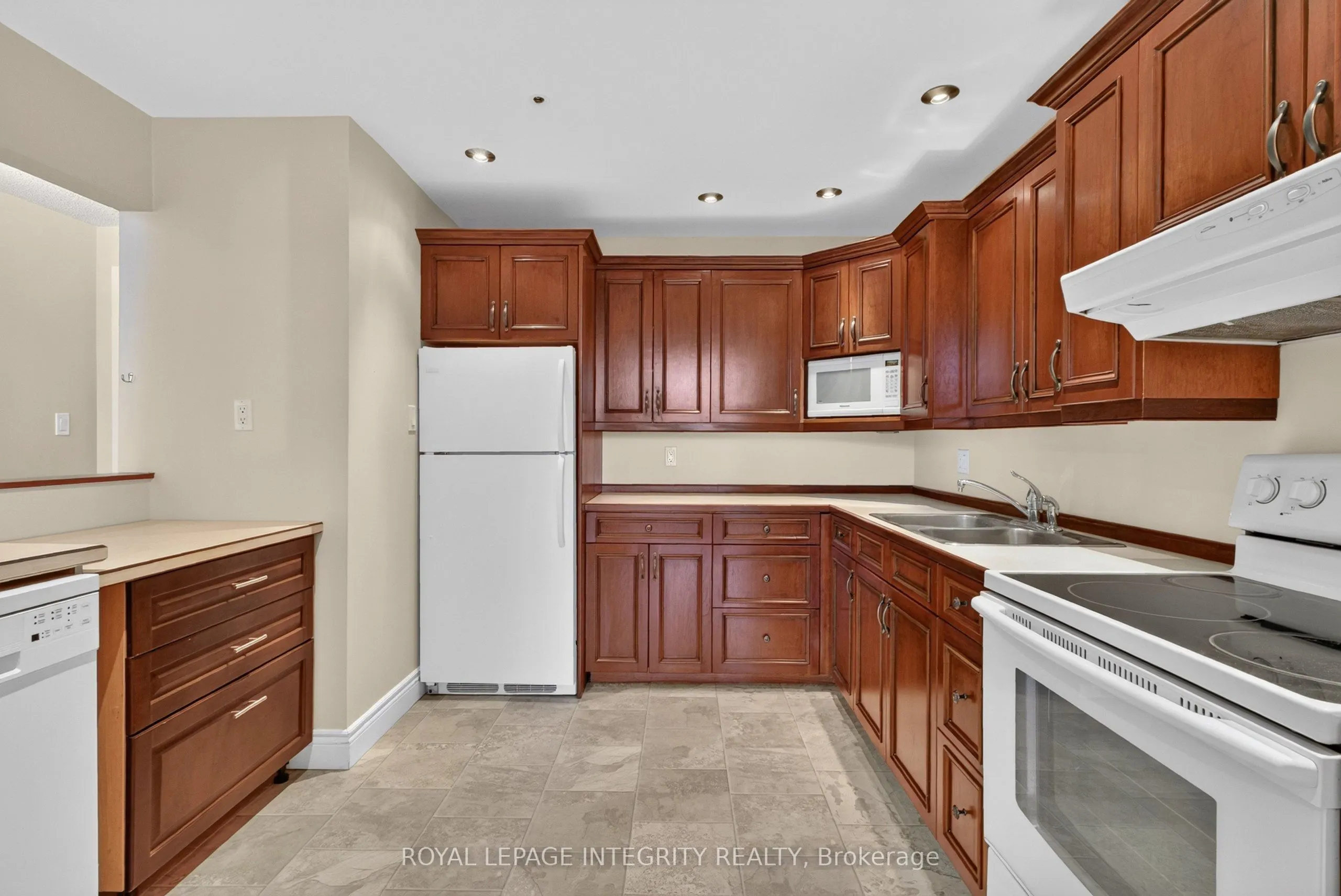 1 Rosamond Street E #202