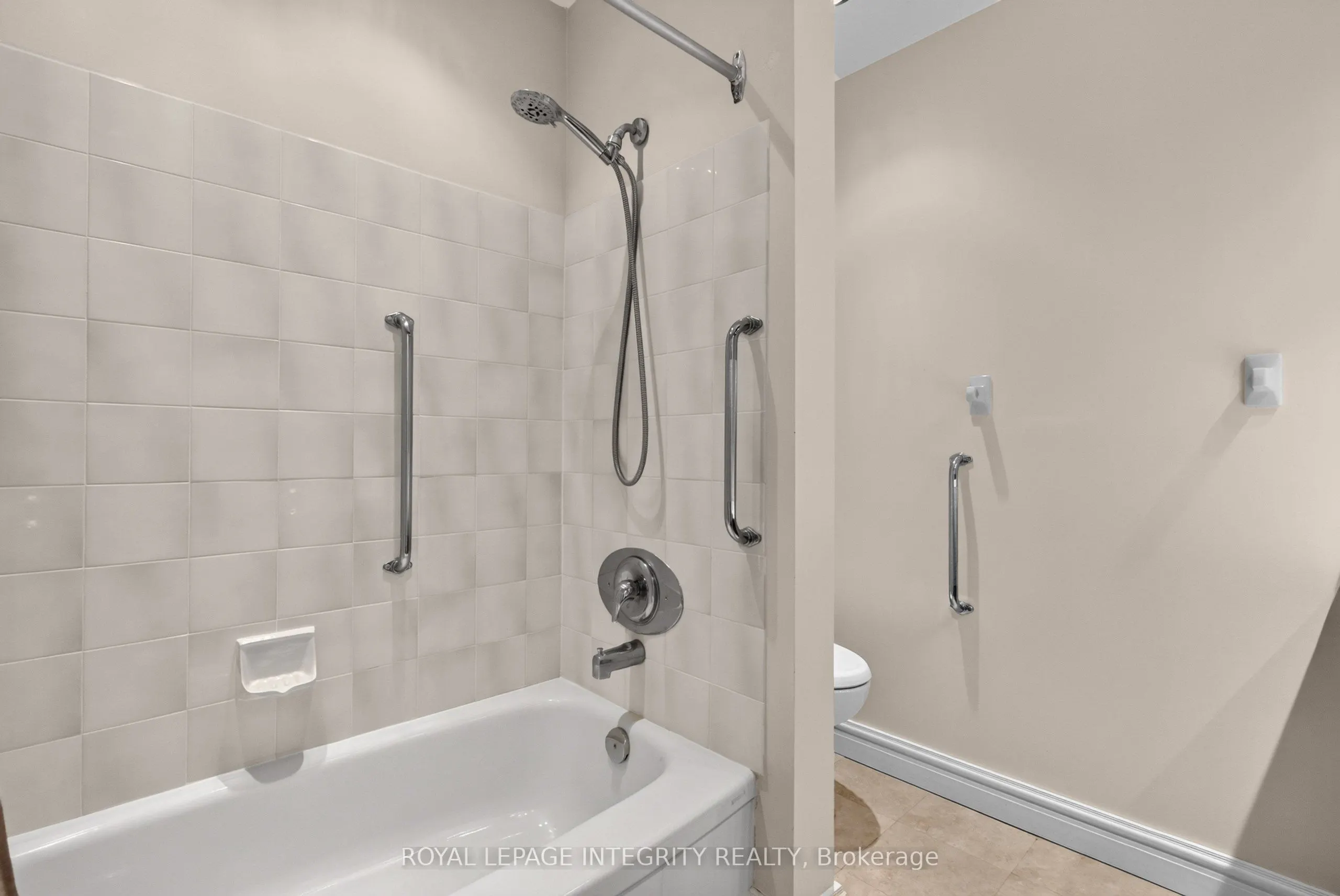 1 Rosamond Street E #202