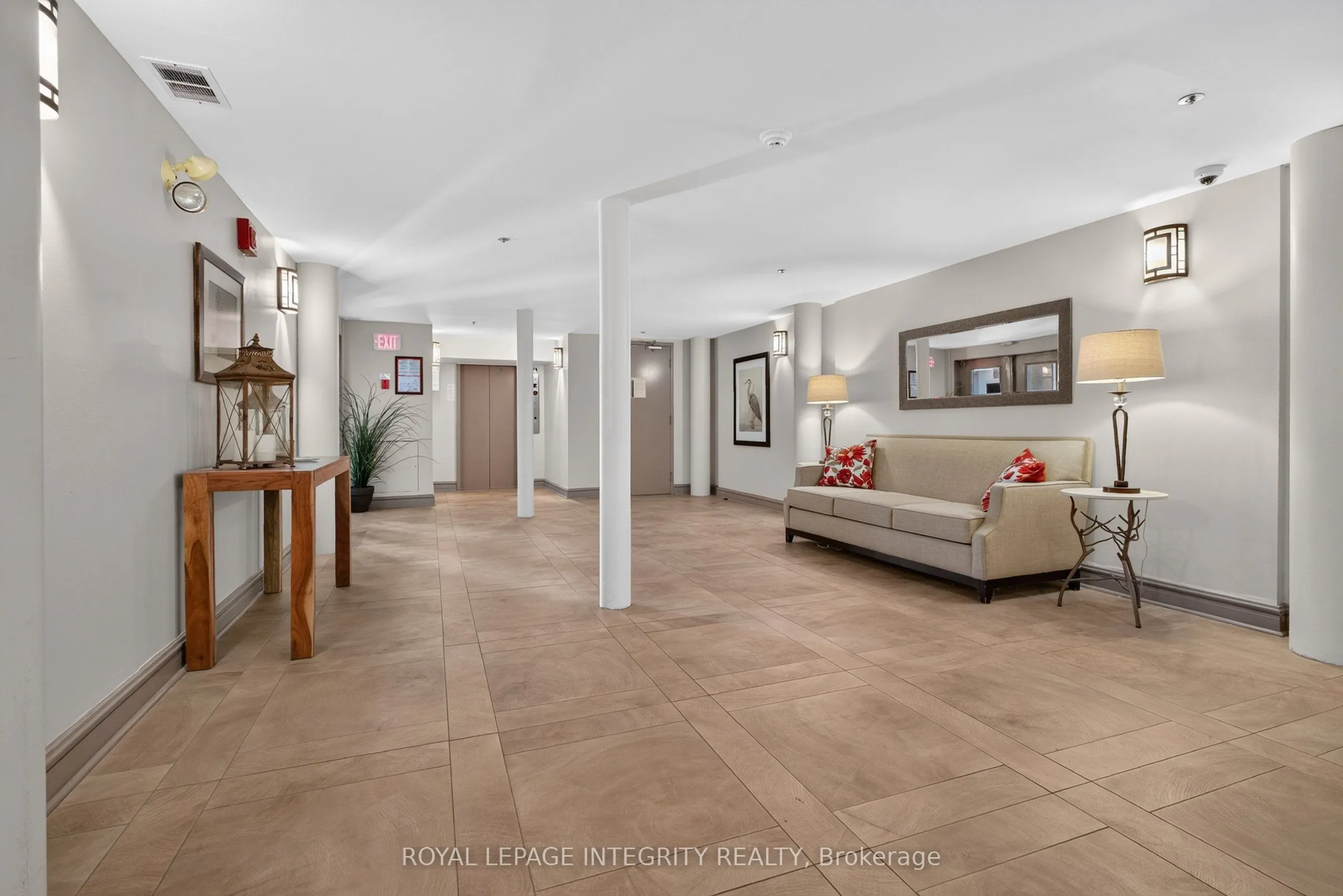 1 Rosamond Street E #202