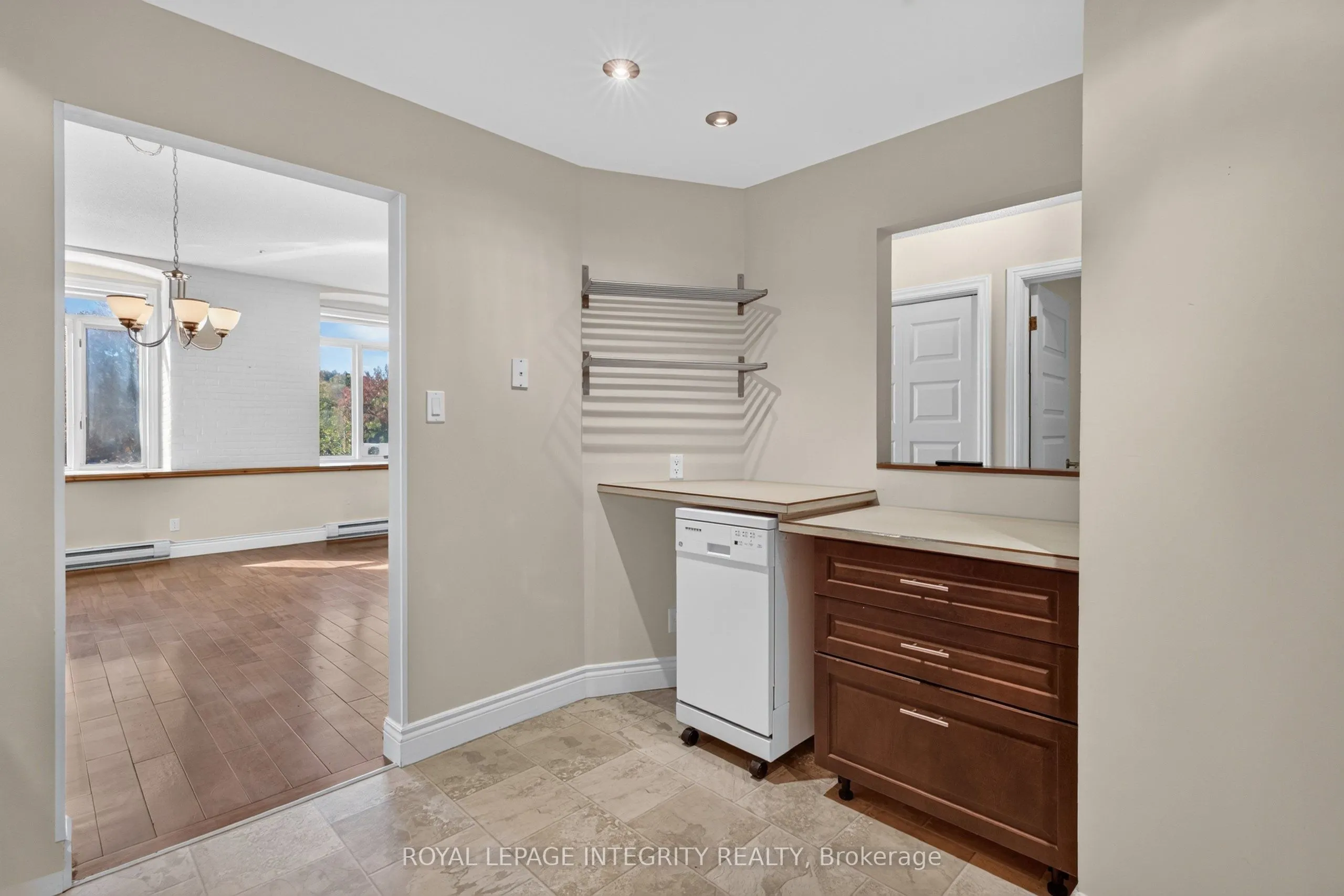 1 Rosamond Street E #202