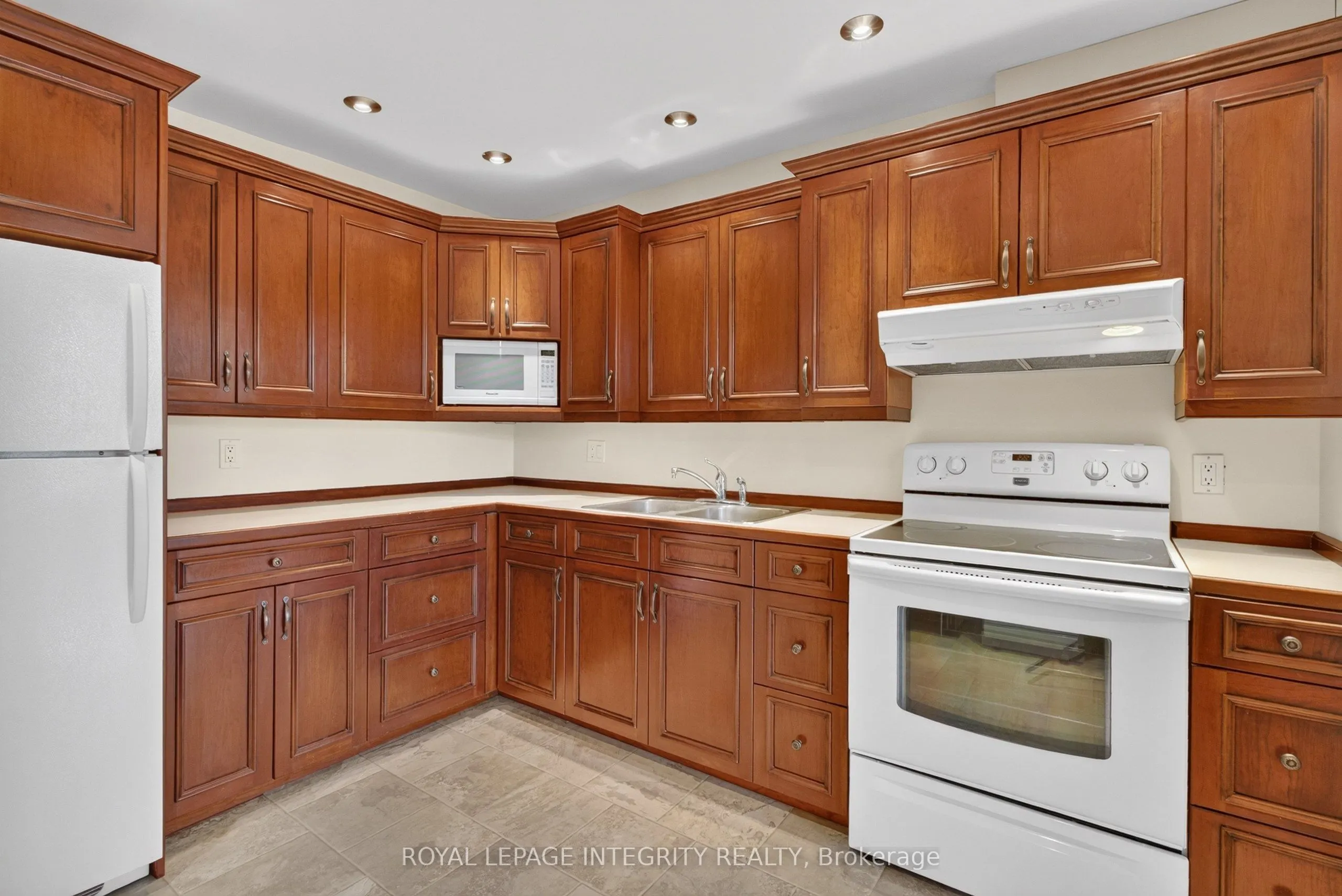 1 Rosamond Street E #202