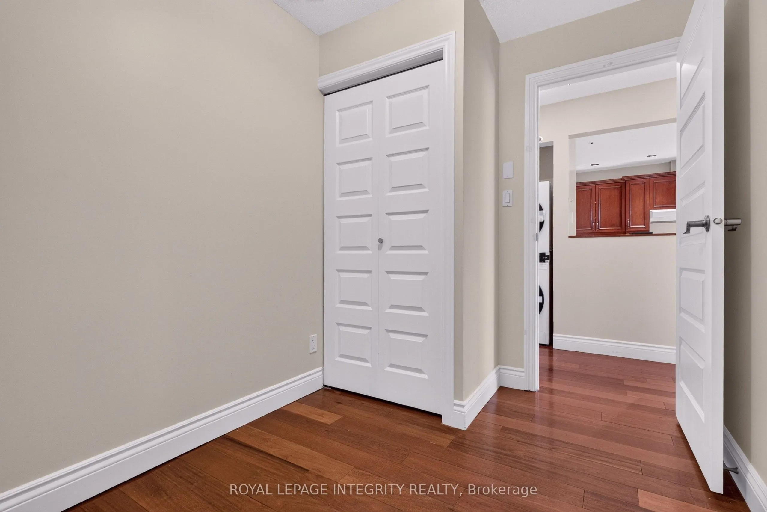 1 Rosamond Street E #202