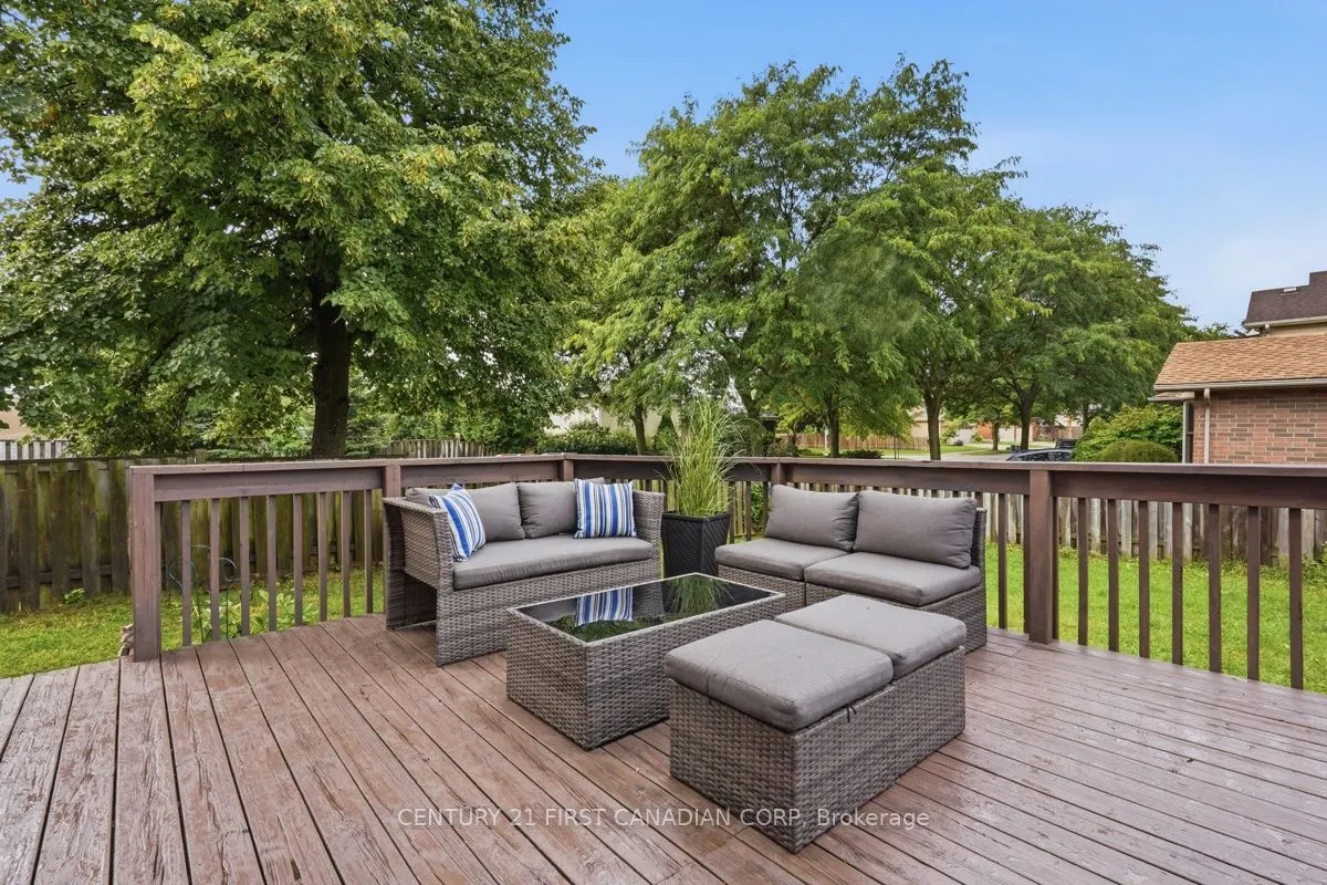242 MARTINET Avenue