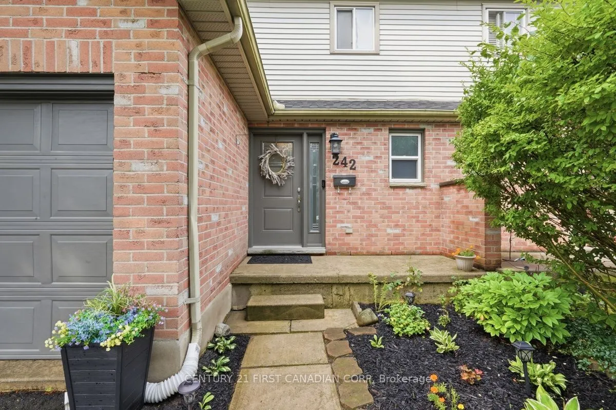 242 MARTINET Avenue