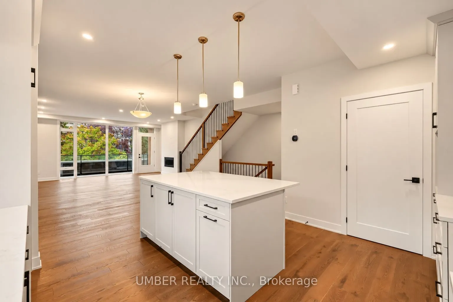 301 Deschâtelets Avenue