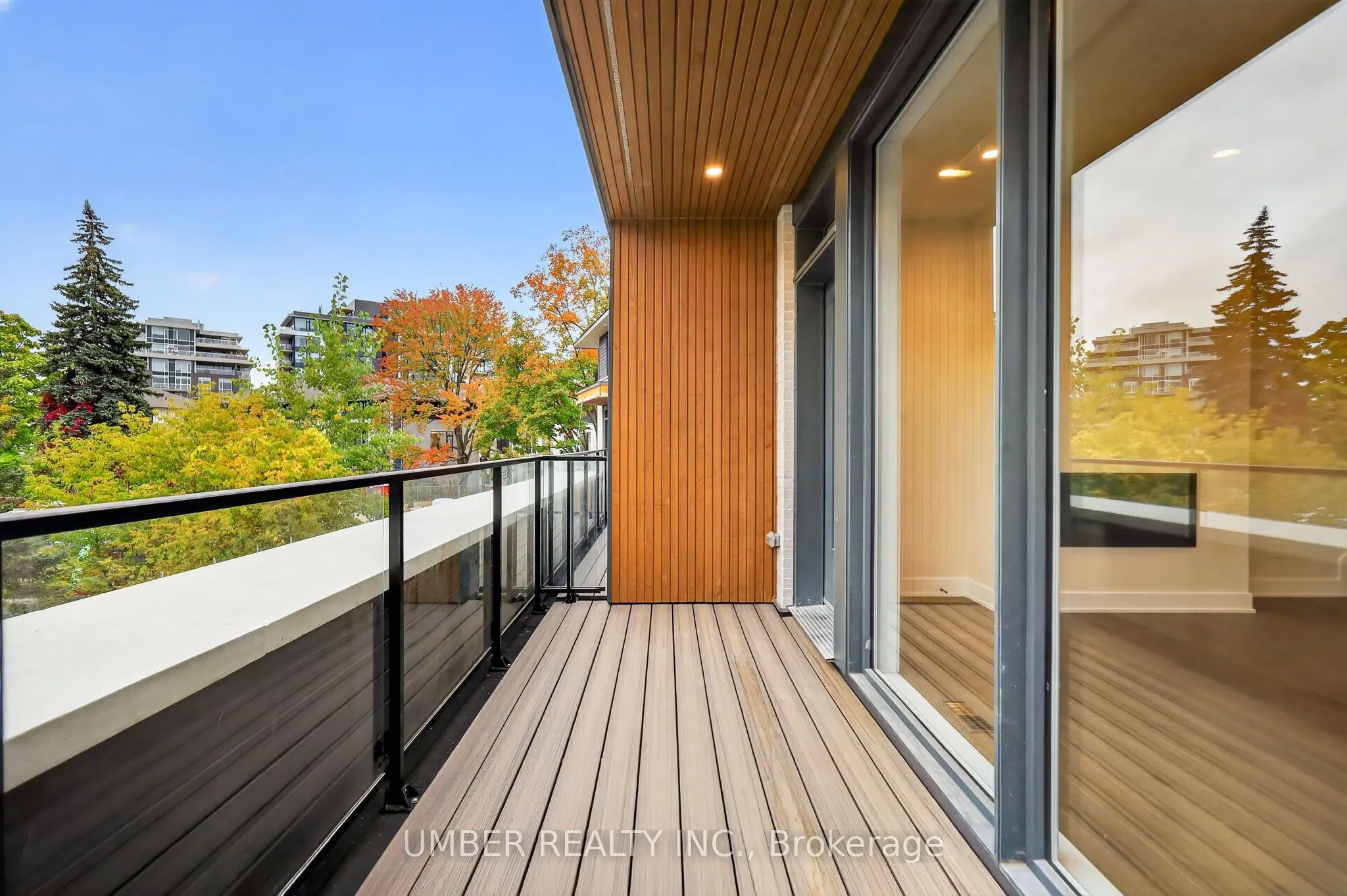 301 Deschâtelets Avenue