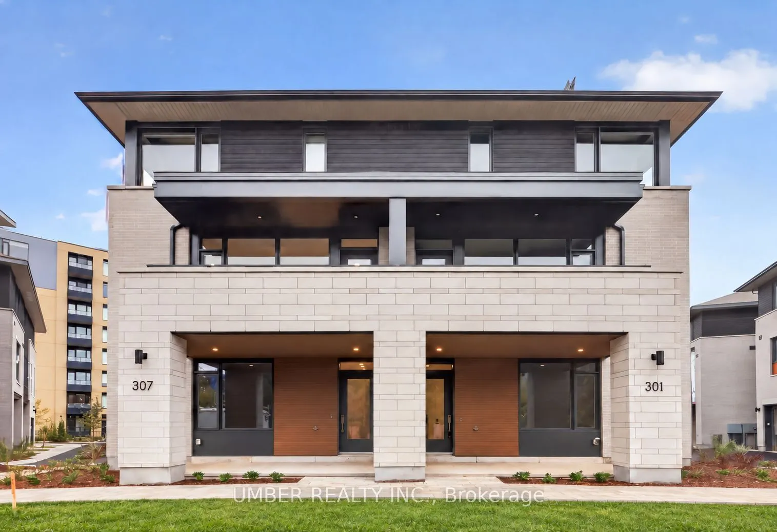 301 Deschâtelets Avenue