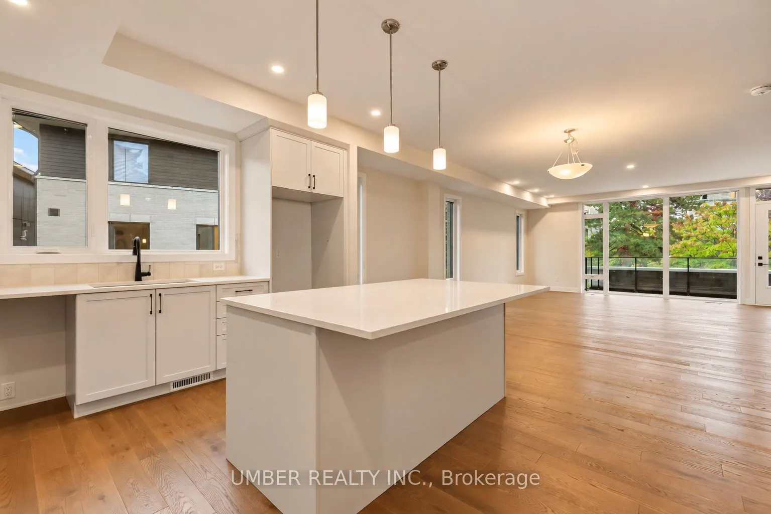 301 Deschâtelets Avenue