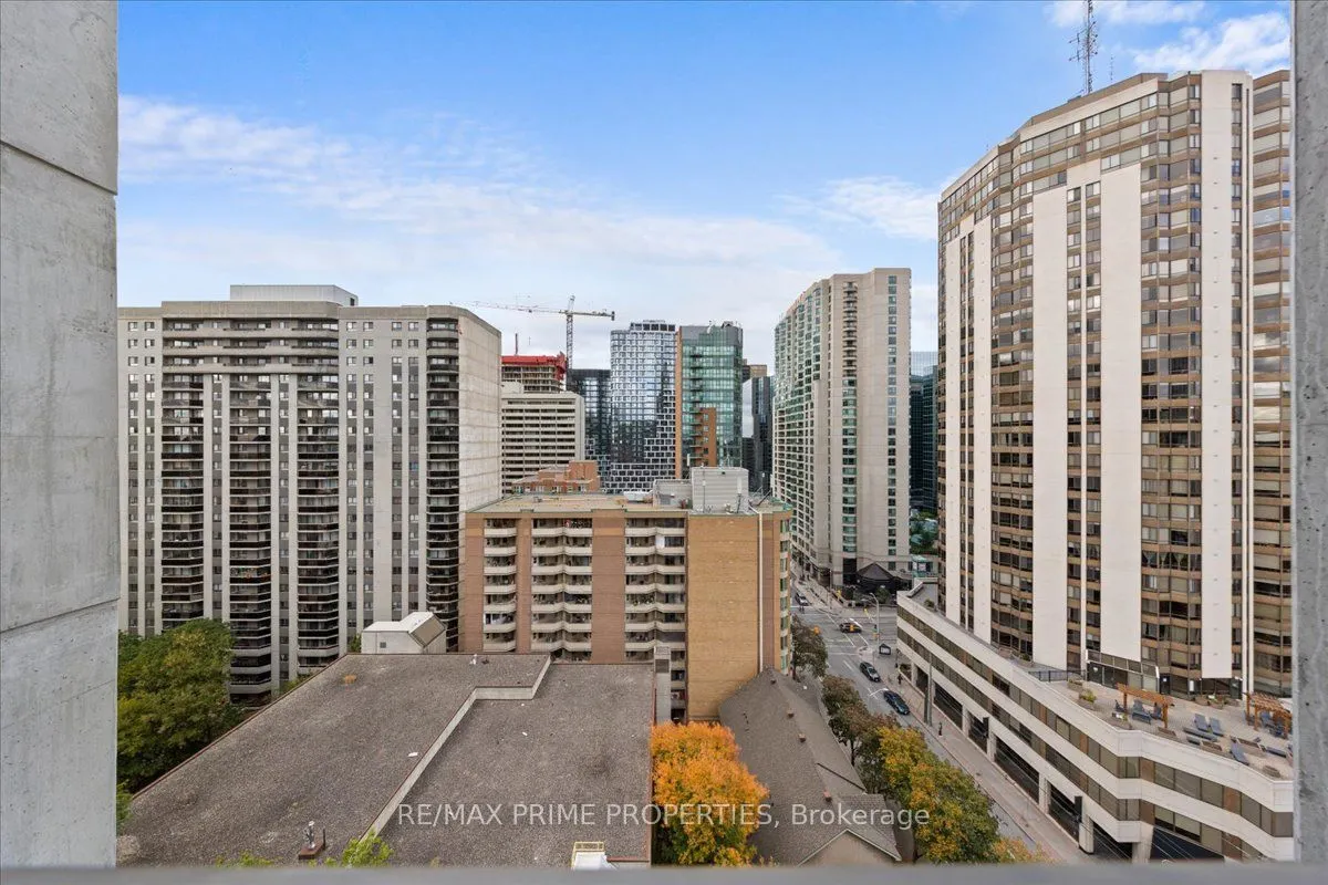 224 Lyon Street N #1315