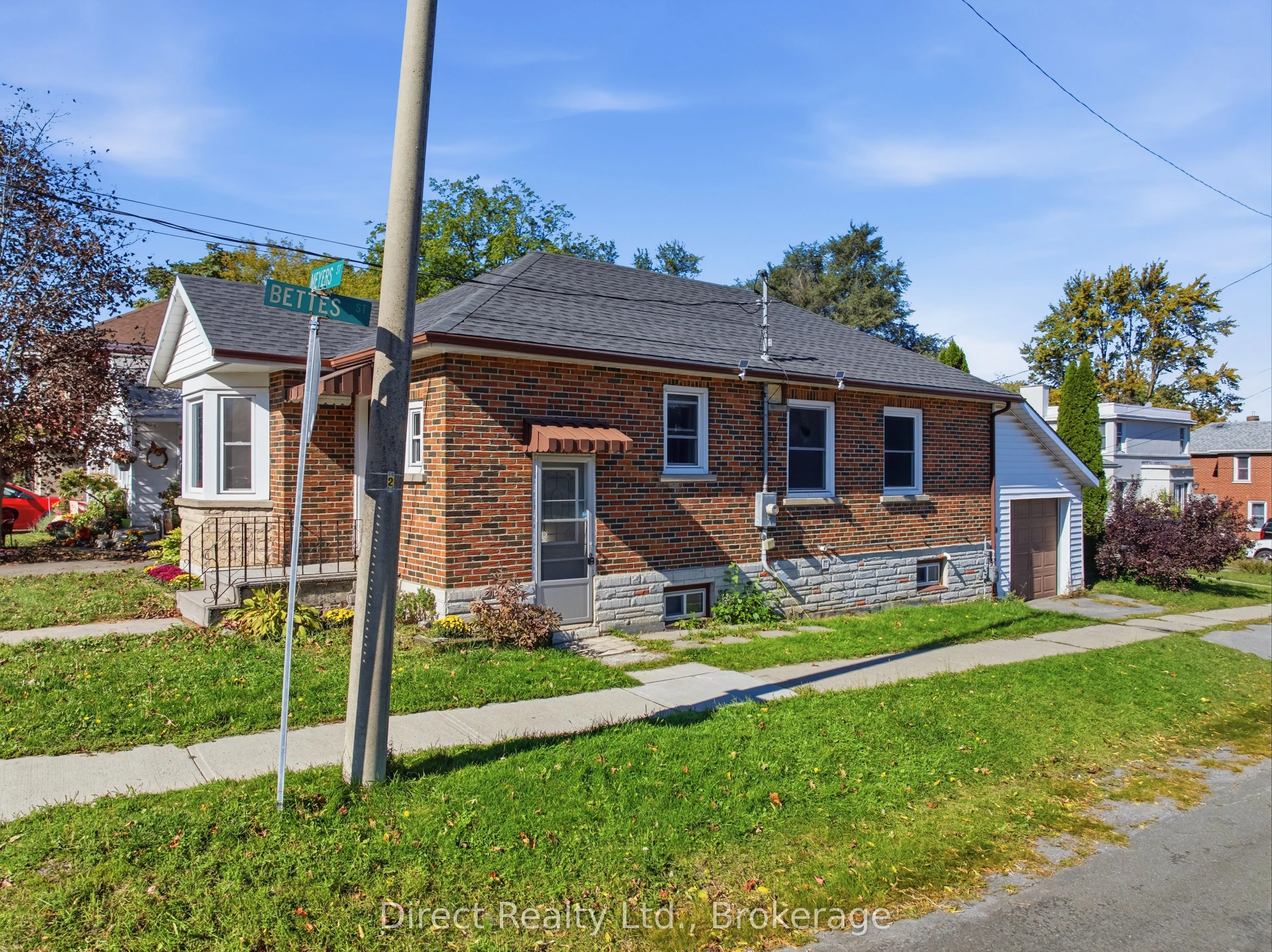 32 Meyers Street