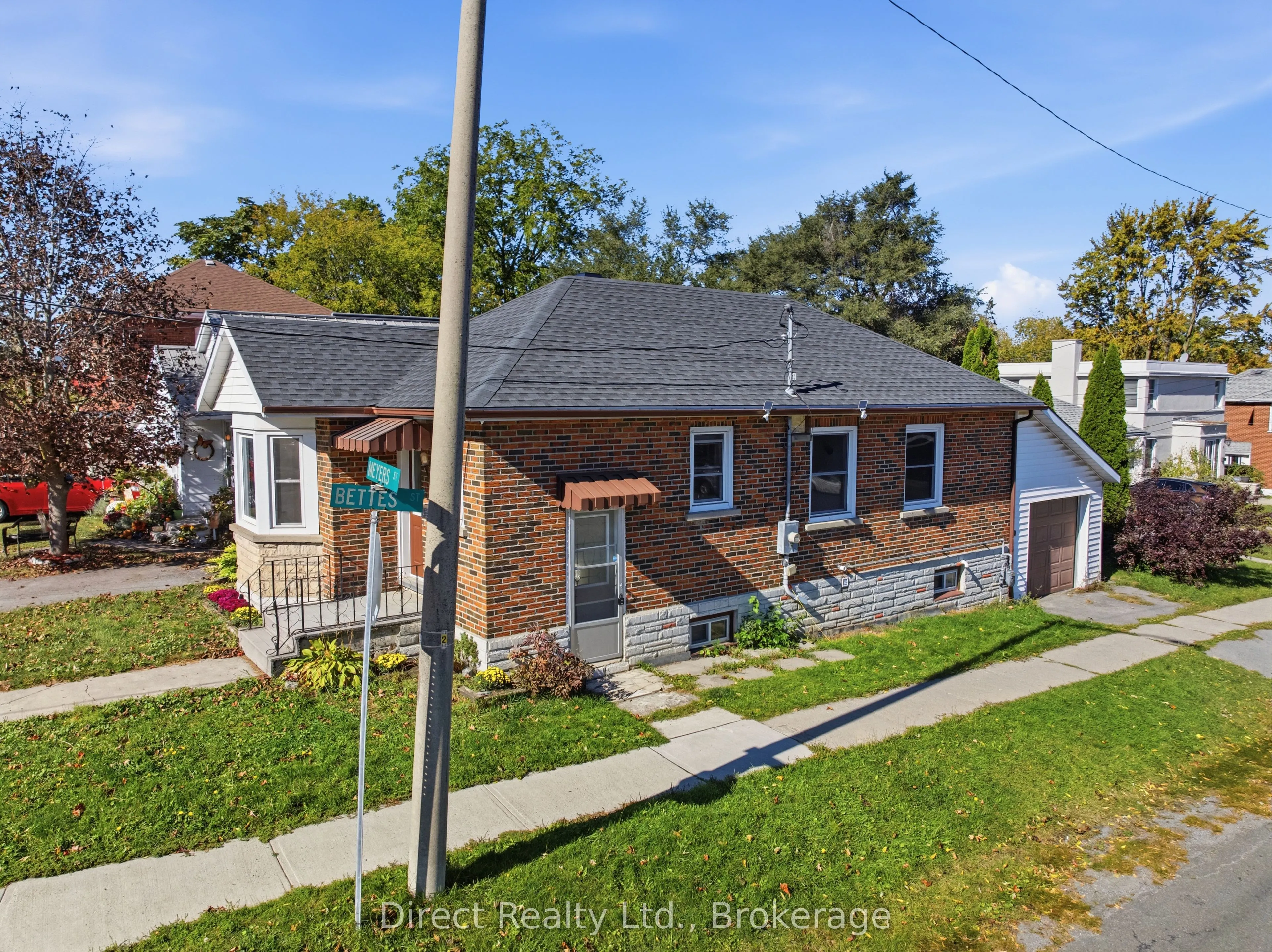 32 Meyers Street
