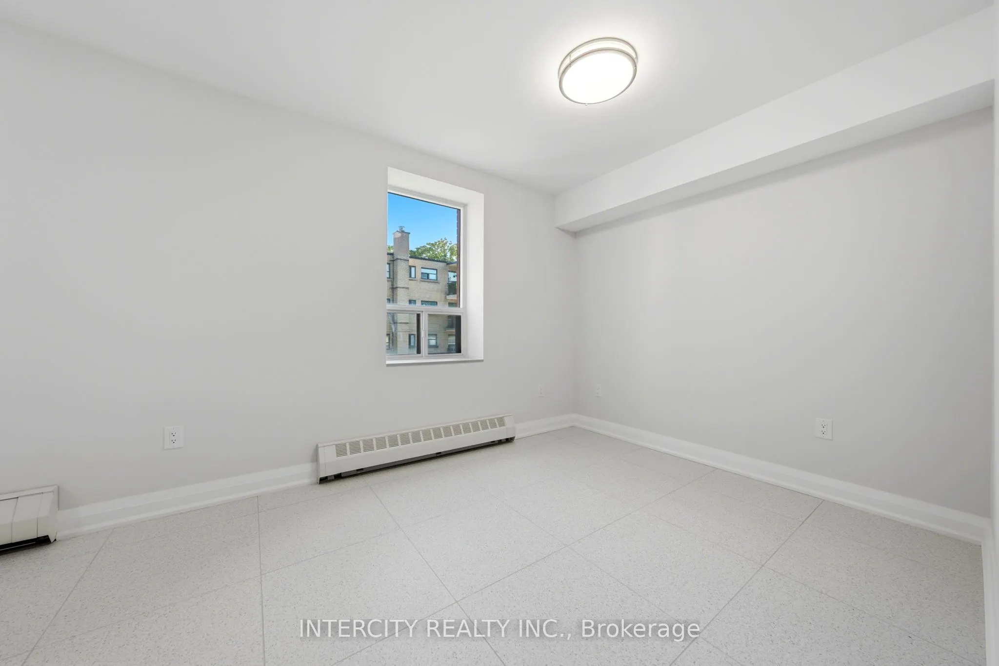 91 Wentworth Street S #2