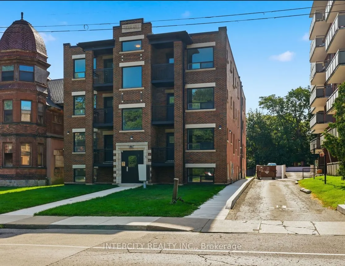 91 Wentworth Street S #2