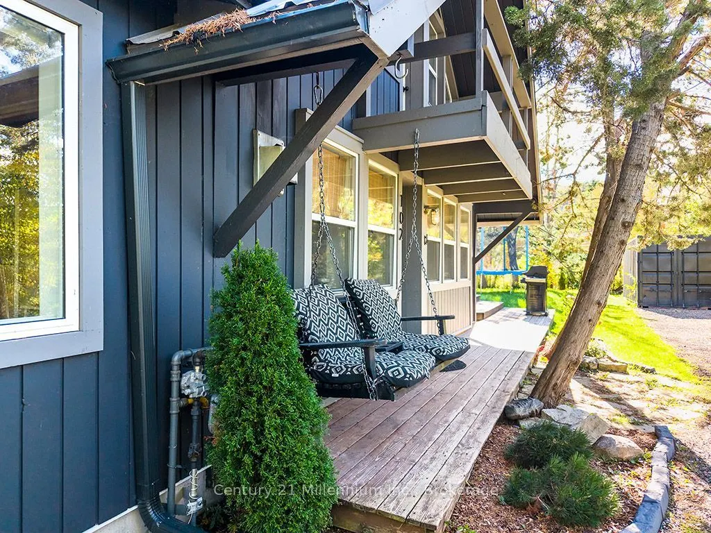 102 Martin Grove