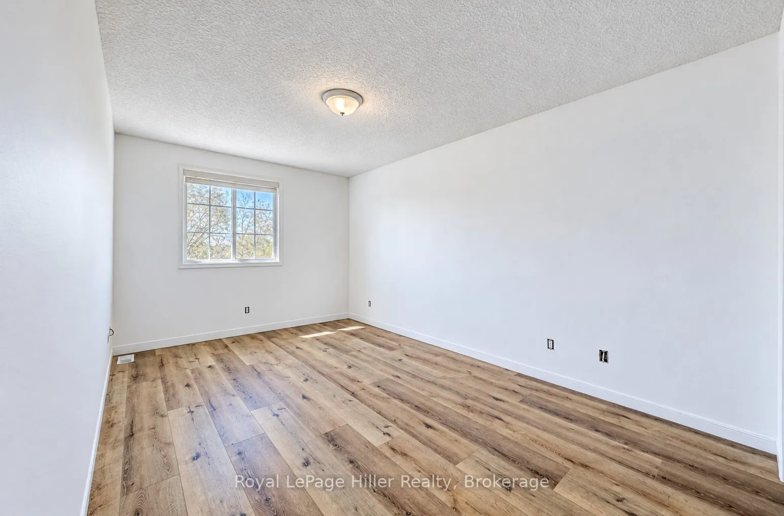 162 Athlone Crescent