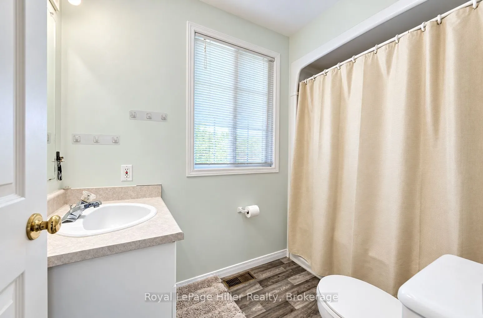 162 Athlone Crescent