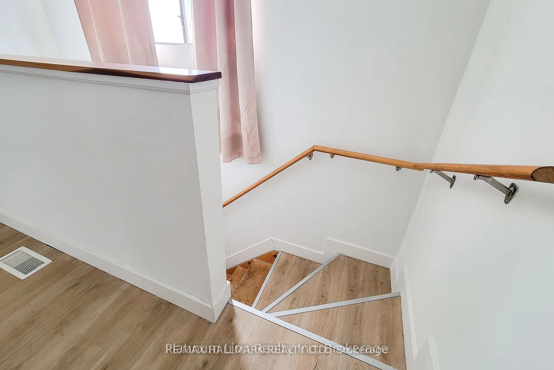 340-342 Barton Street E