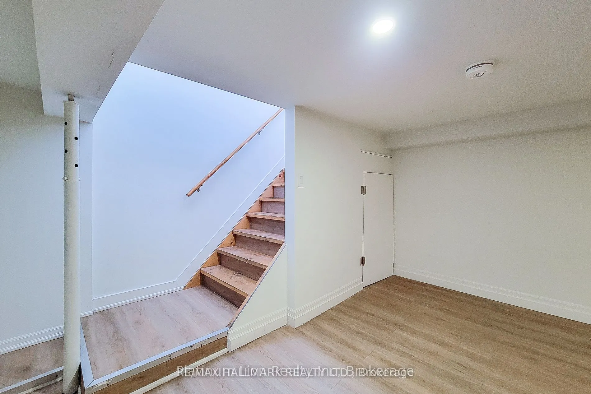 340-342 Barton Street E