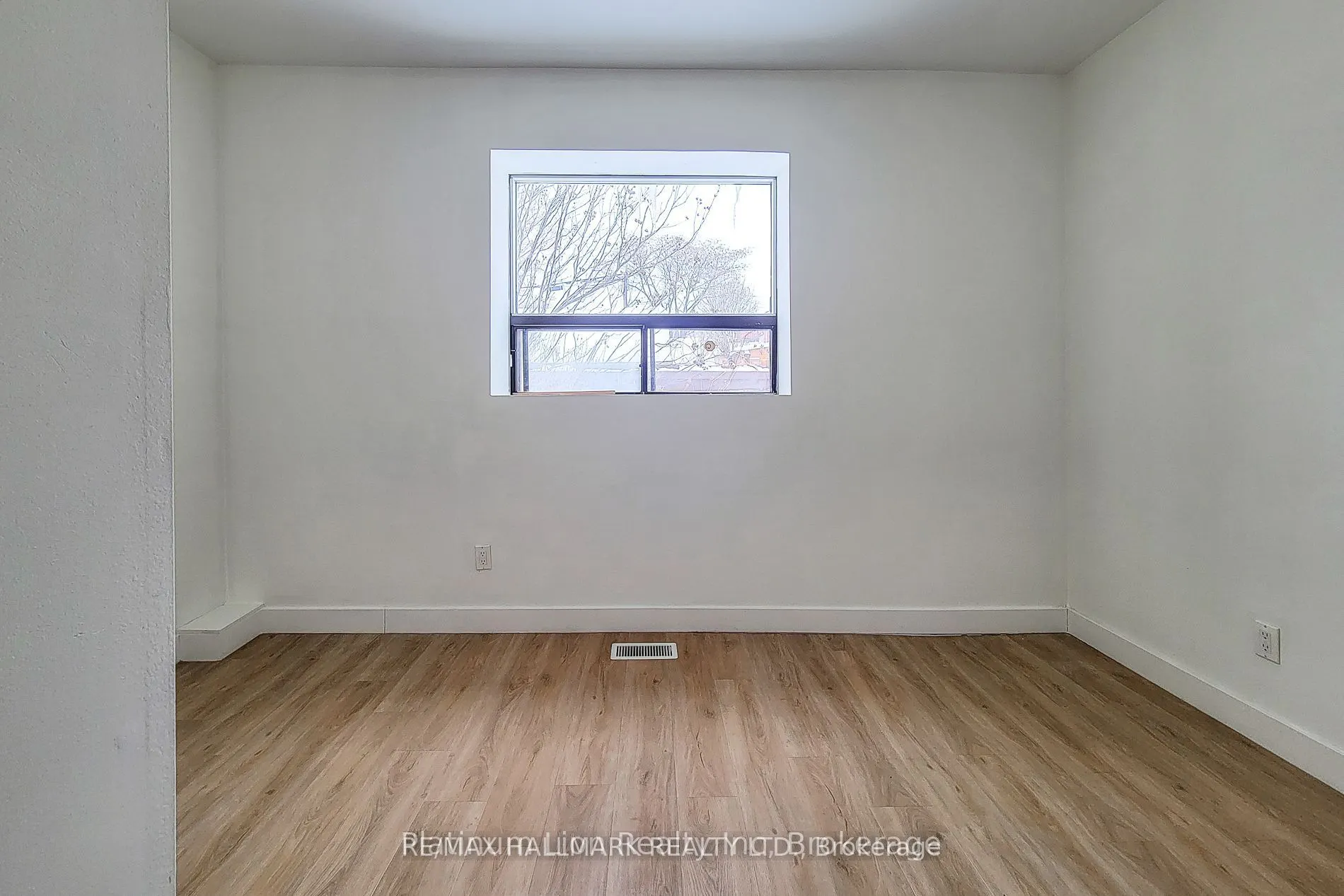 340-342 Barton Street E