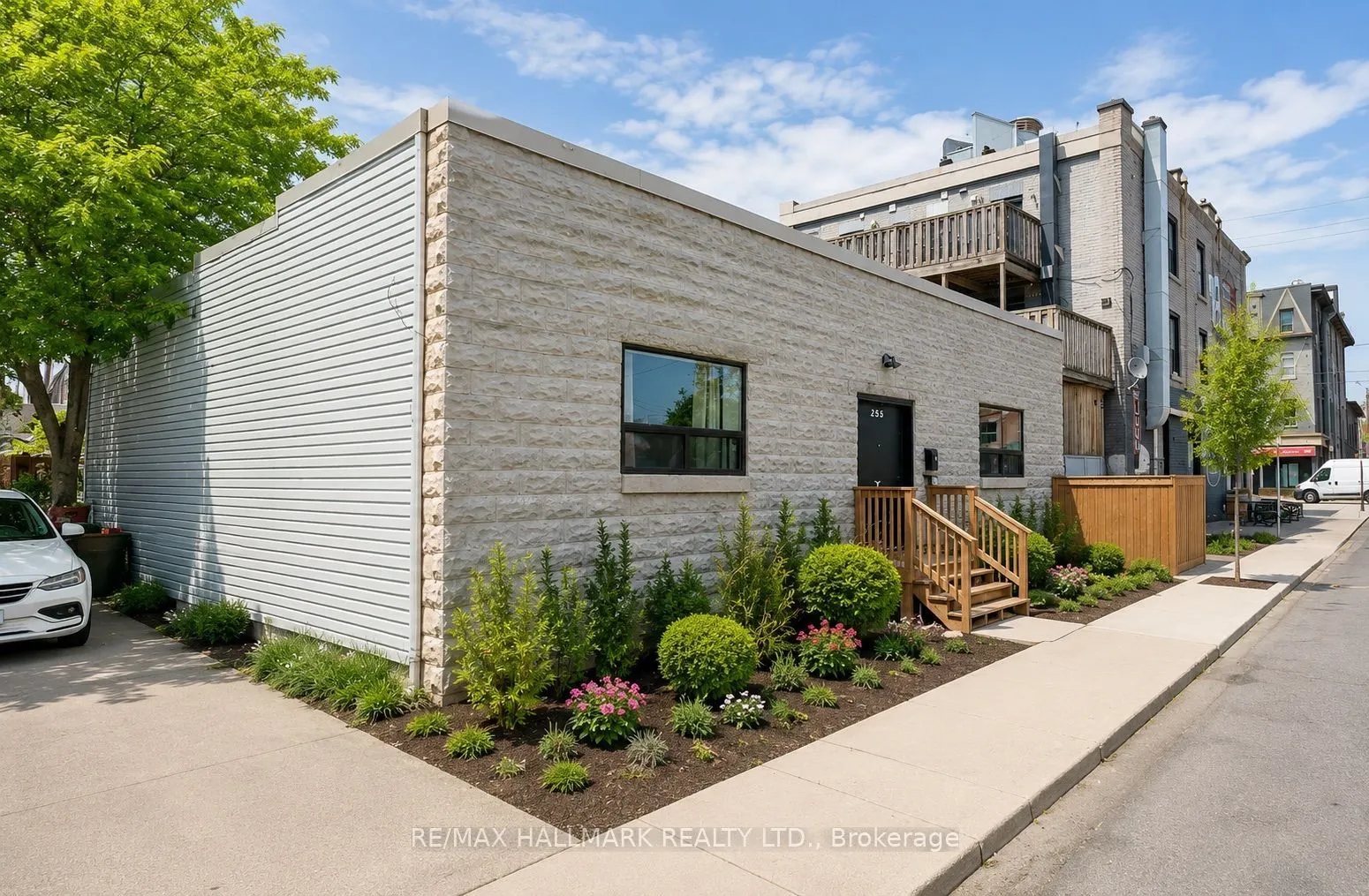 340-342 Barton Street E