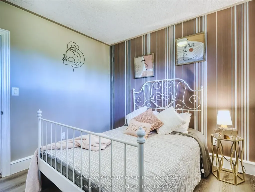 28 MARSDALE Drive