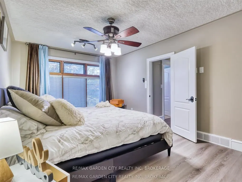 28 MARSDALE Drive