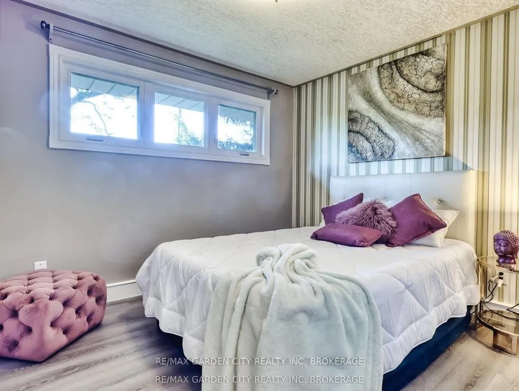 28 MARSDALE Drive
