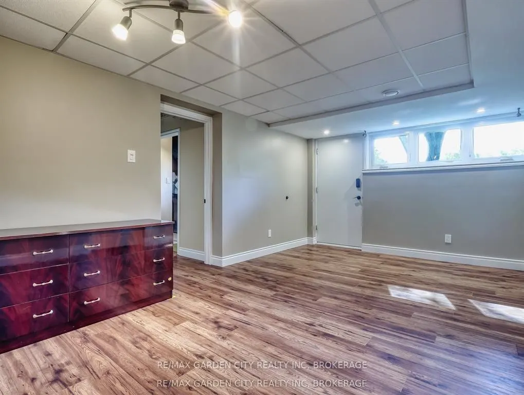 28 MARSDALE Drive