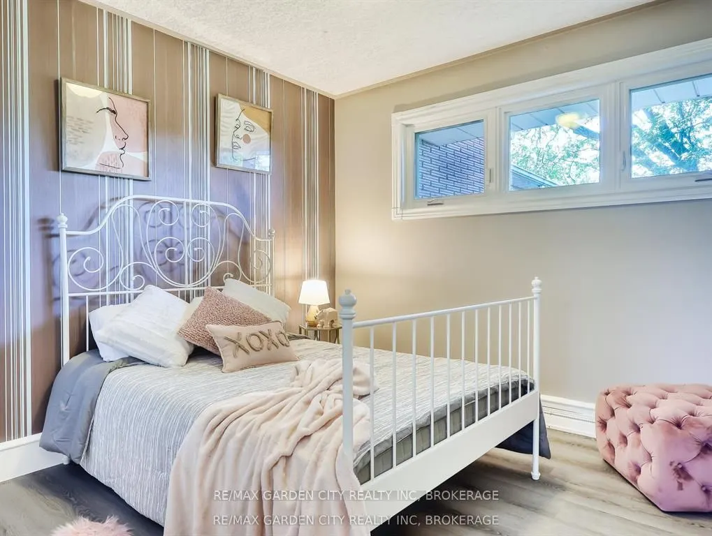 28 MARSDALE Drive