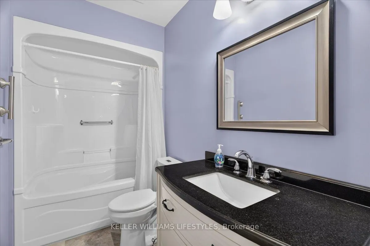 366 Head Street N #D