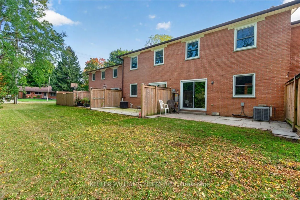 366 Head Street N #D