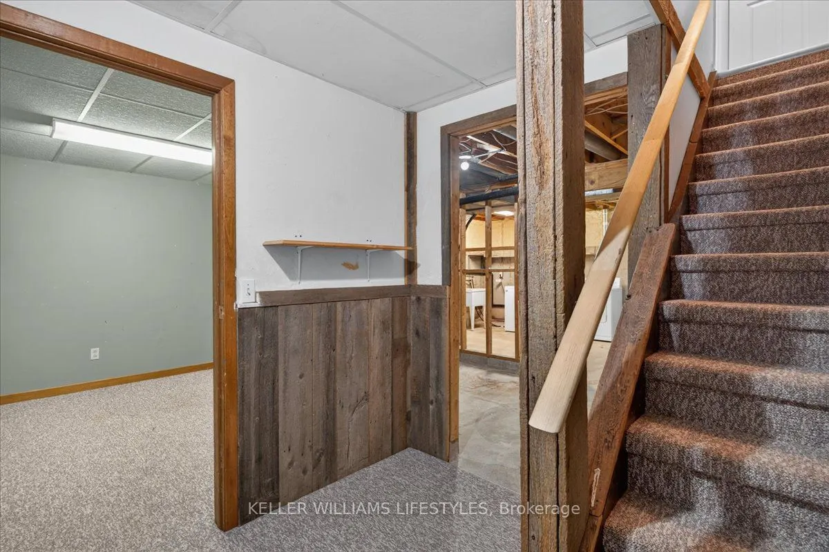 366 Head Street N #D