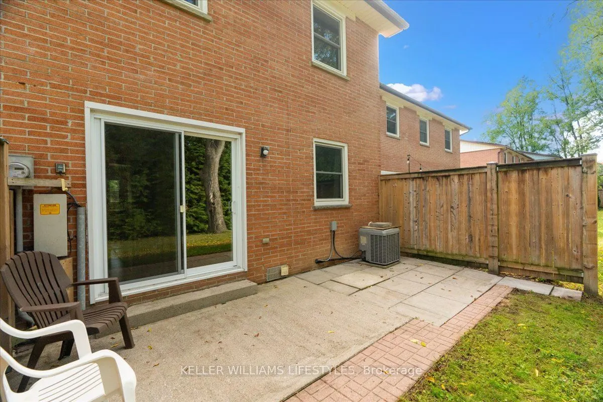 366 Head Street N #D