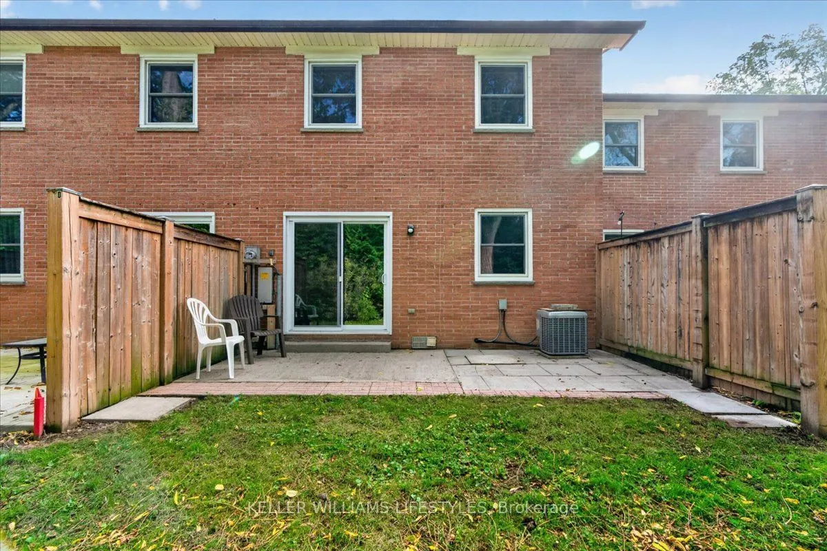 366 Head Street N #D