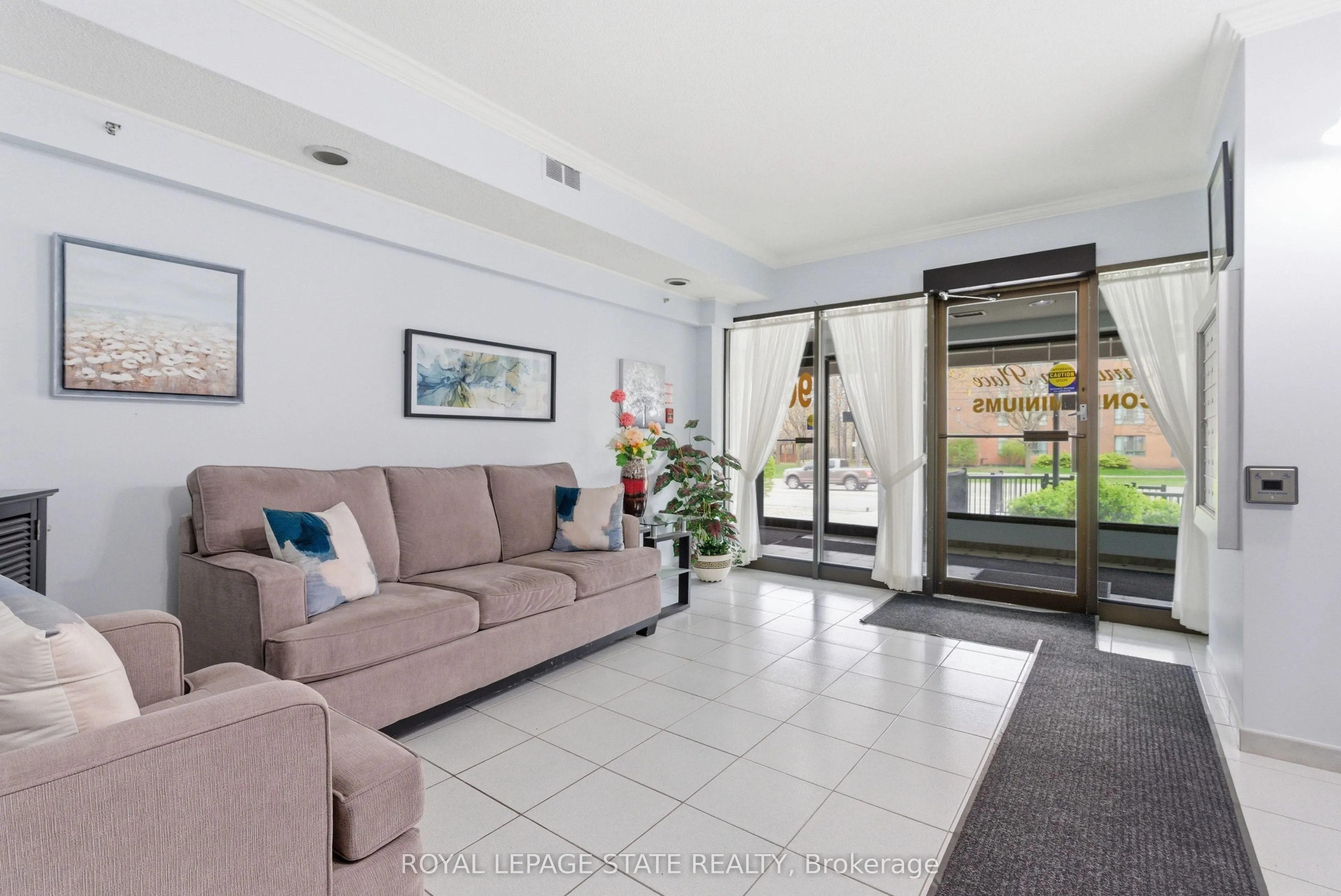 966 Queenston Road #203