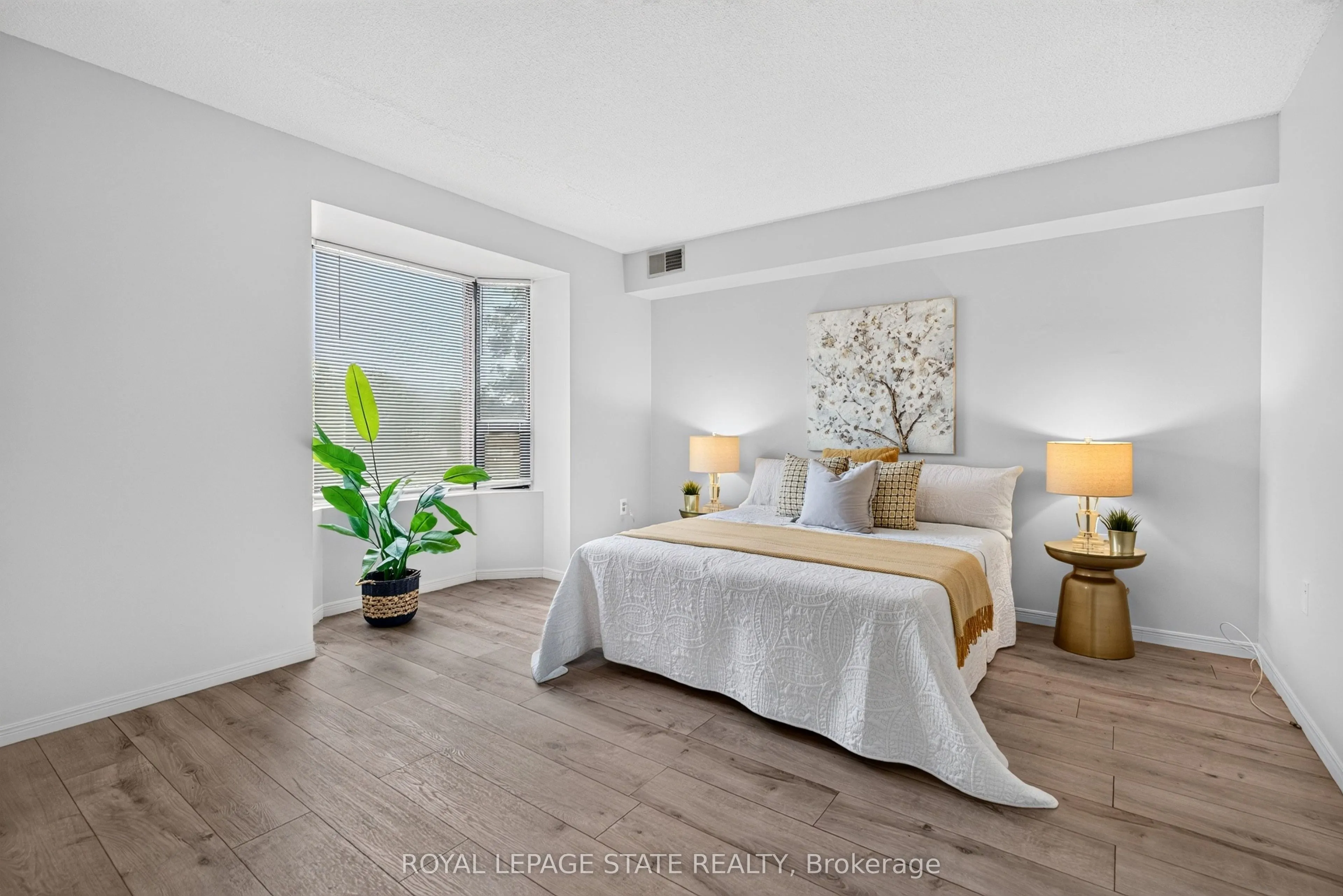 966 Queenston Road #203