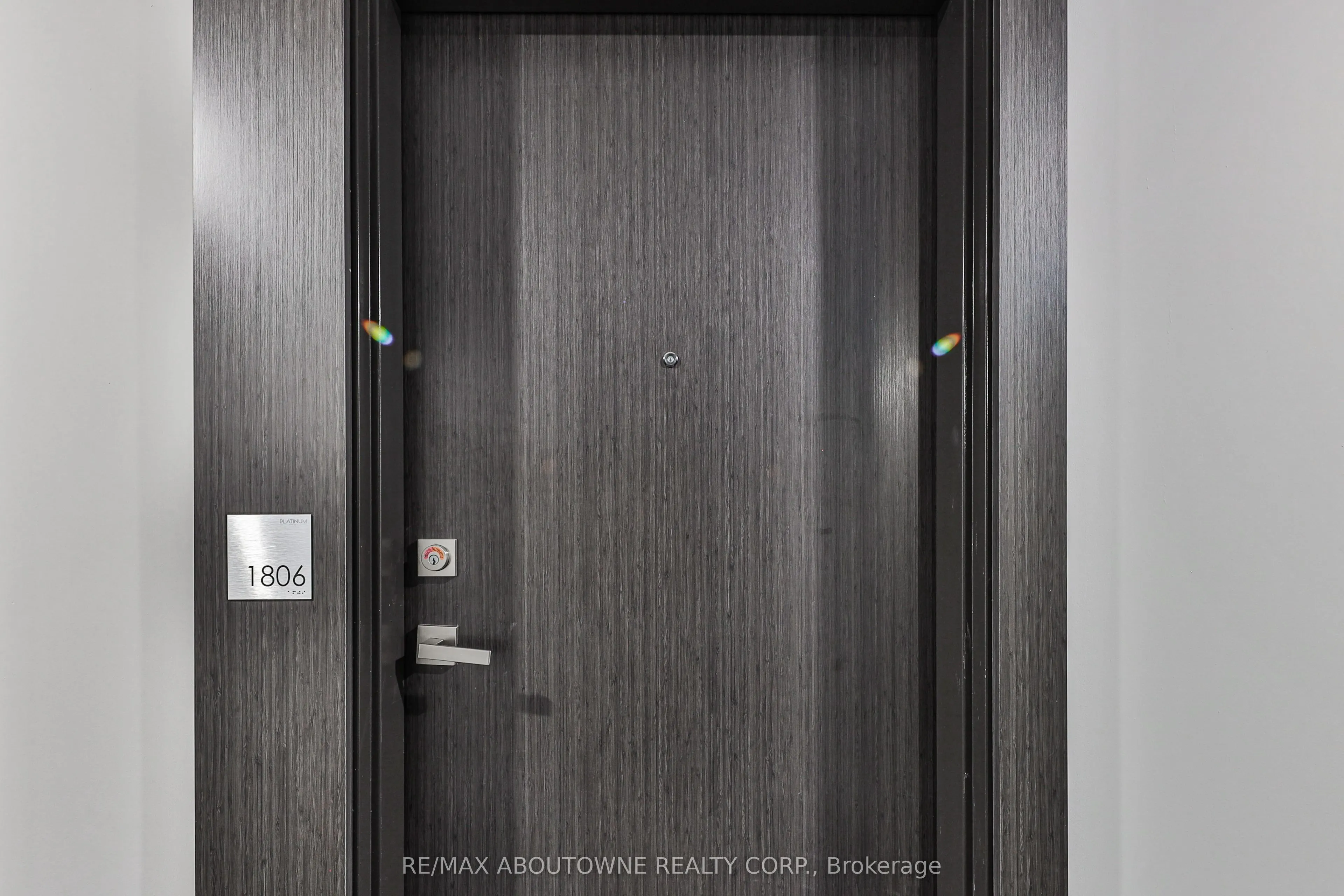 15 QUEEN Street #1806