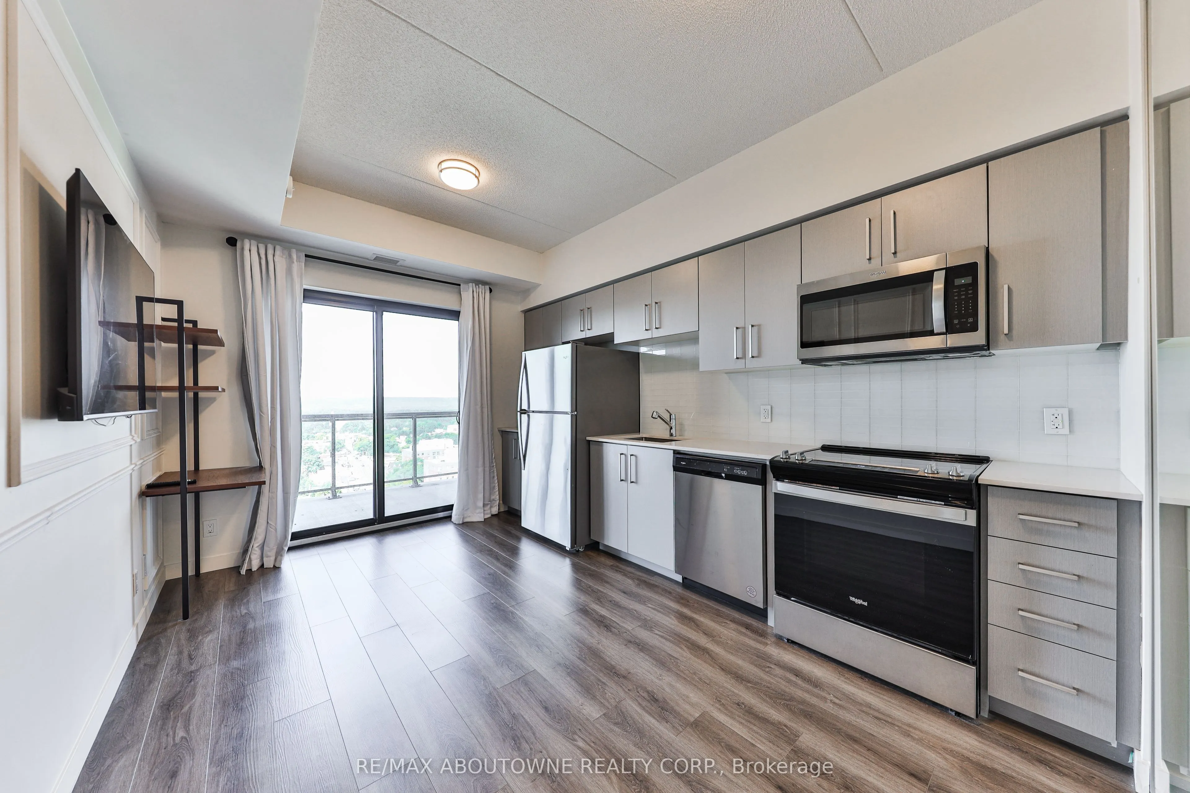 15 QUEEN Street #1806