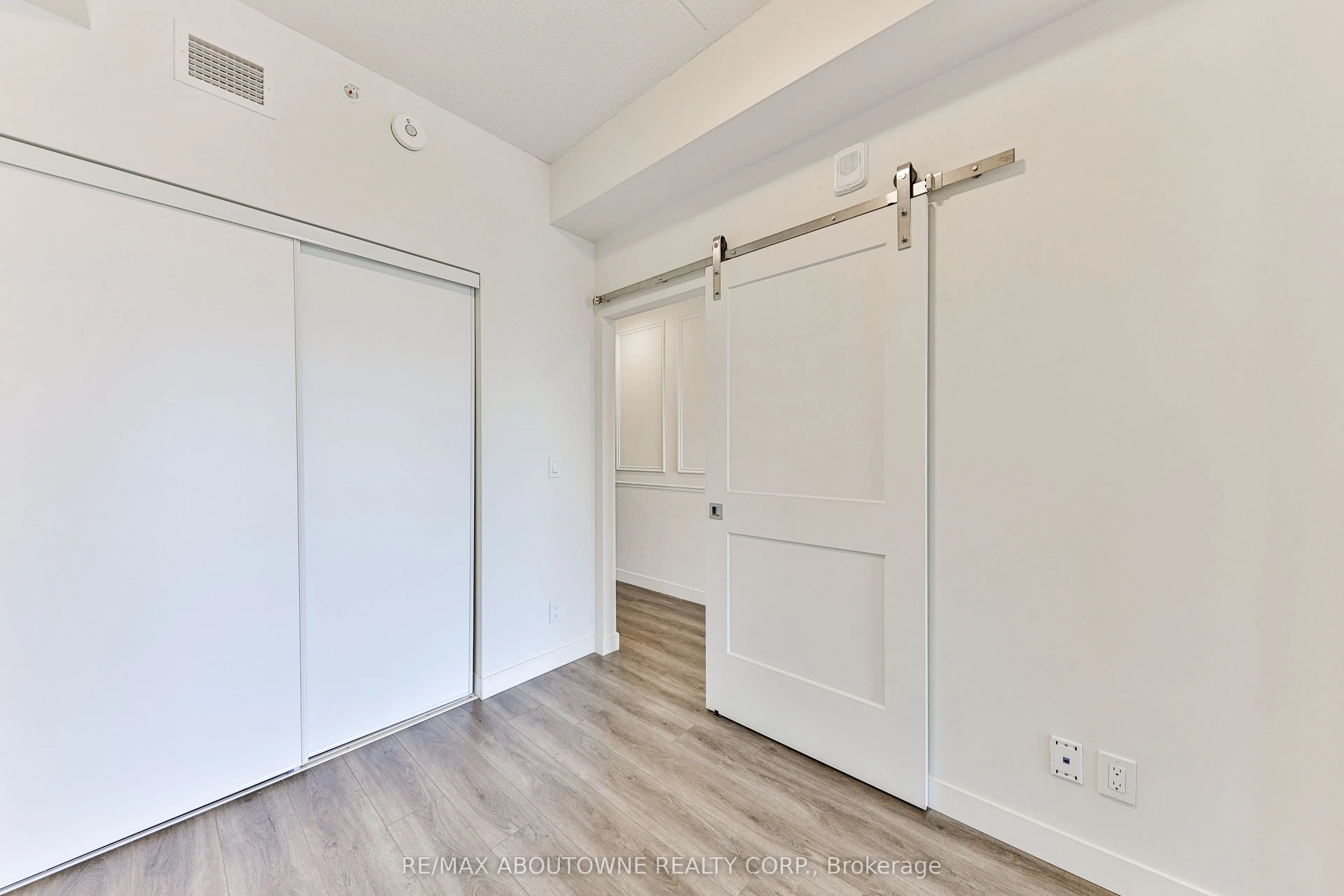 15 QUEEN Street #1806