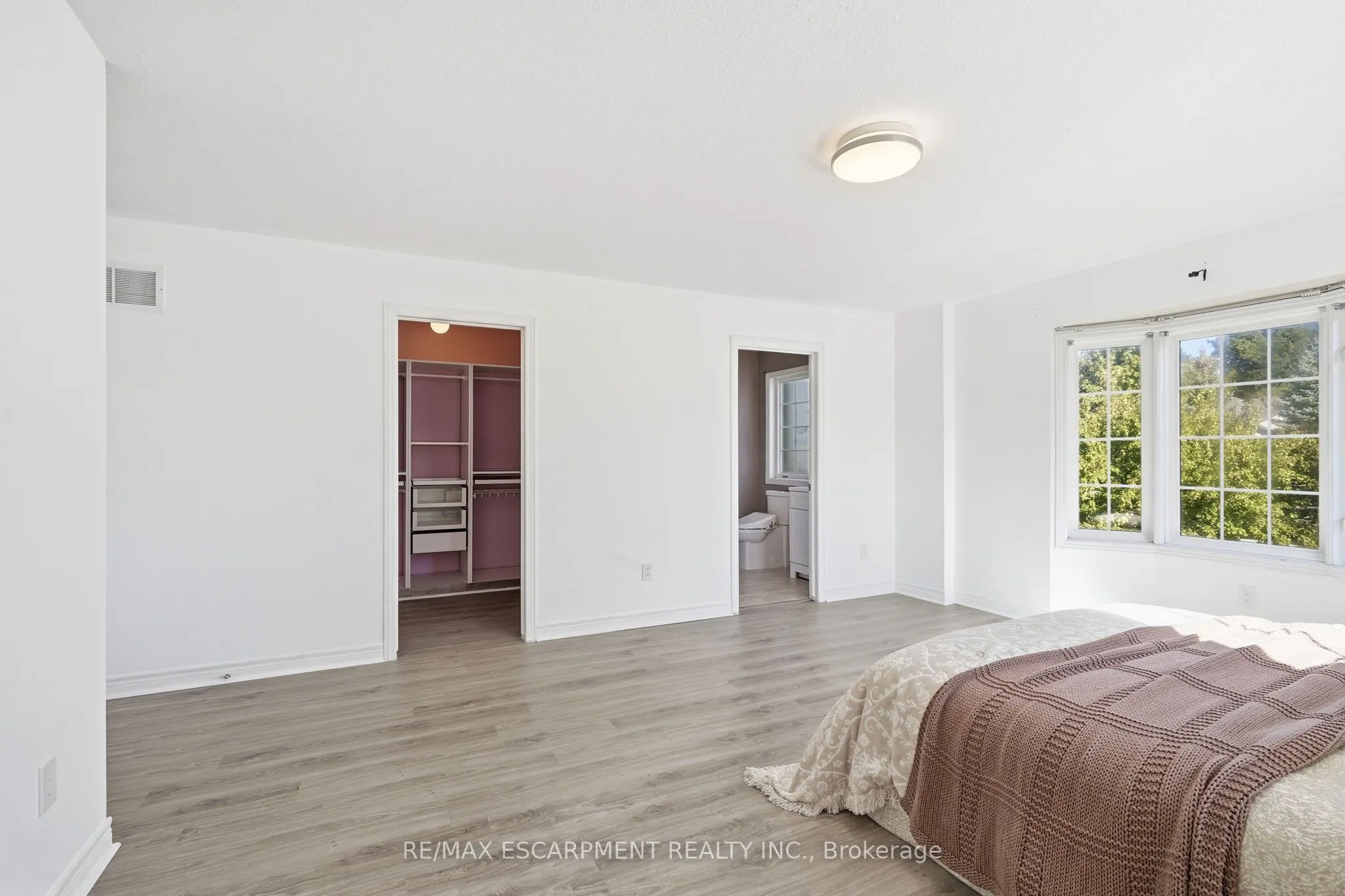 400 Stonehenge Drive #8