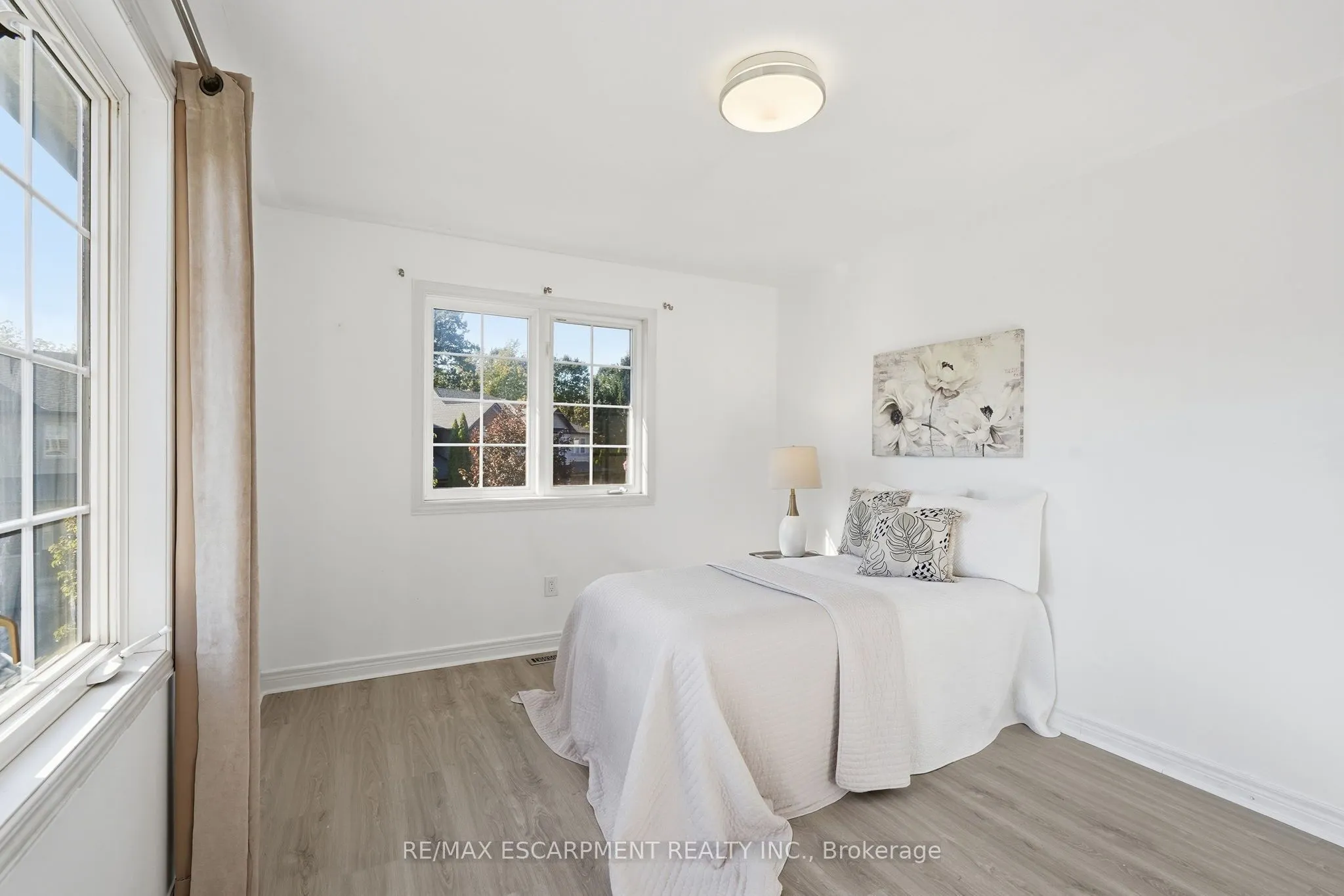 400 Stonehenge Drive #8