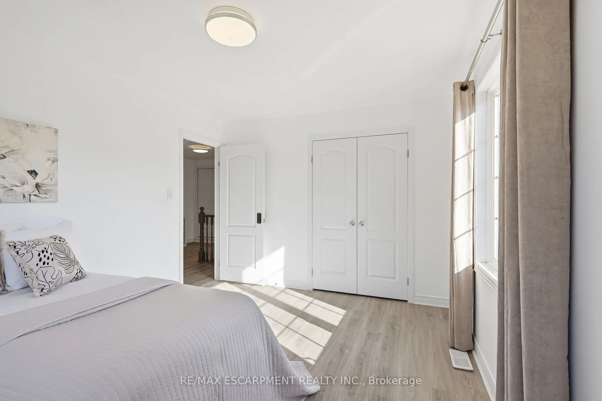 400 Stonehenge Drive #8