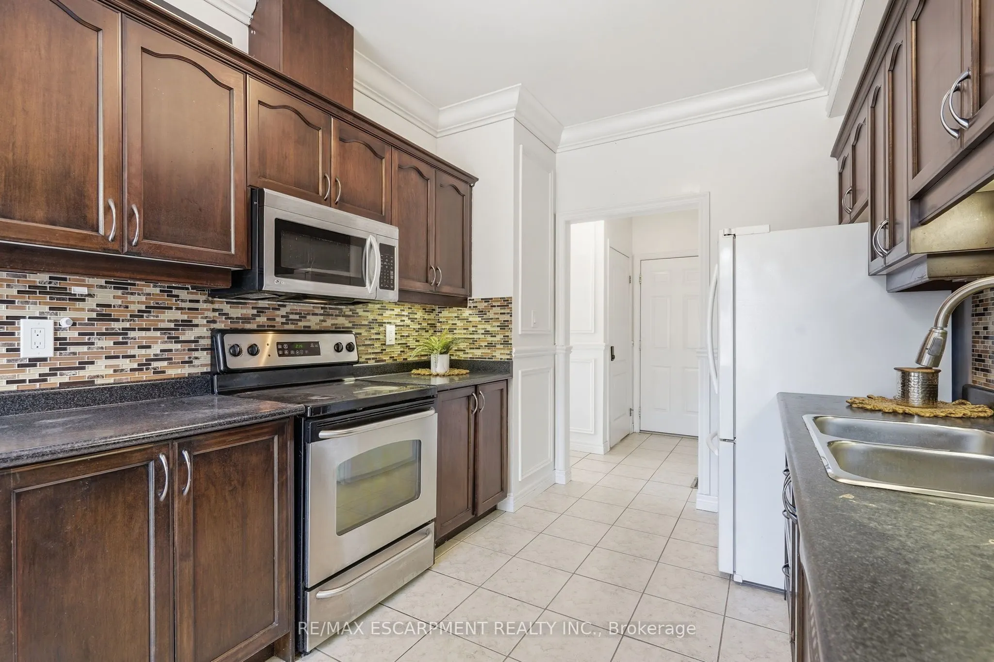 400 Stonehenge Drive #8
