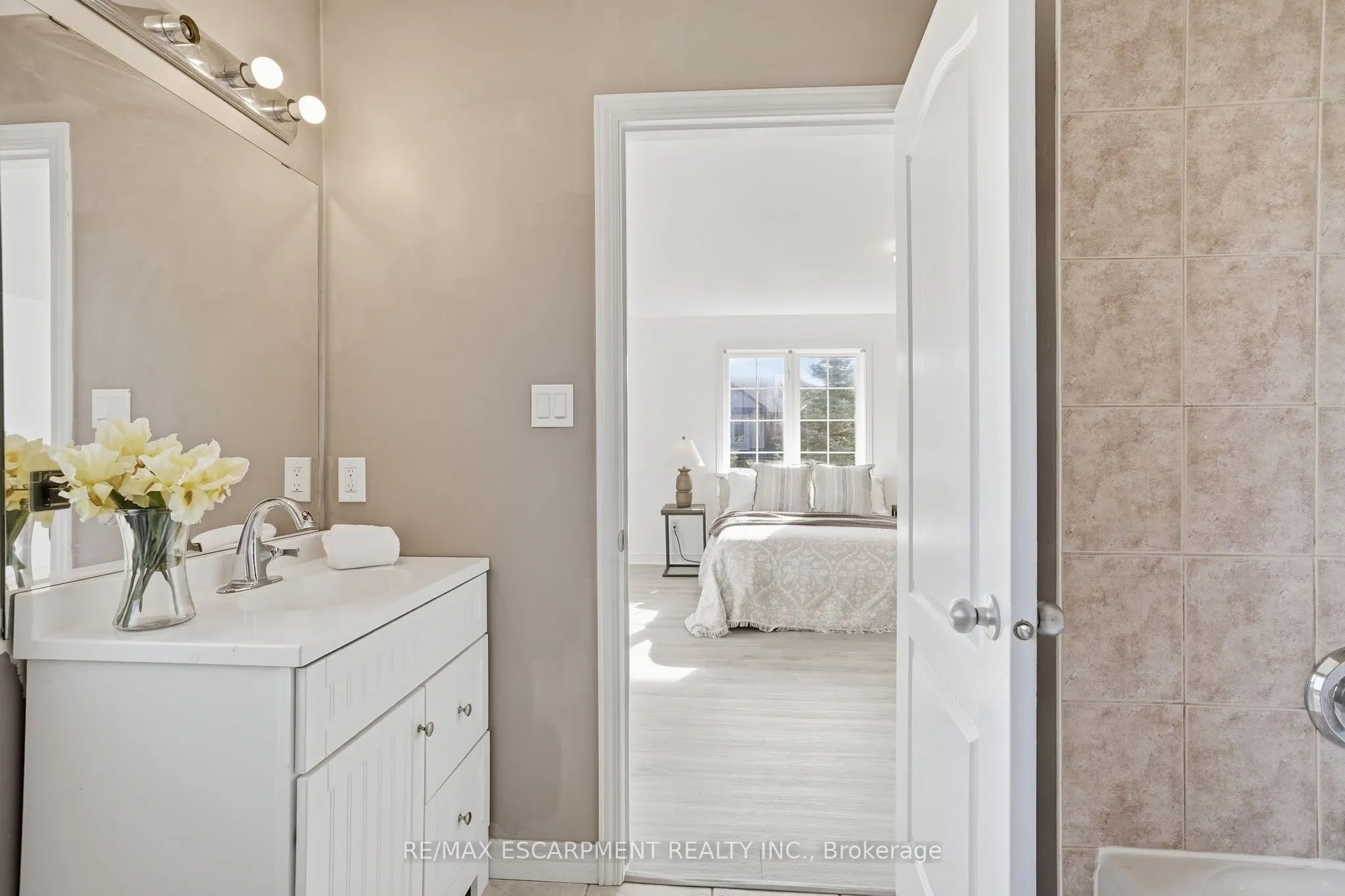 400 Stonehenge Drive #8
