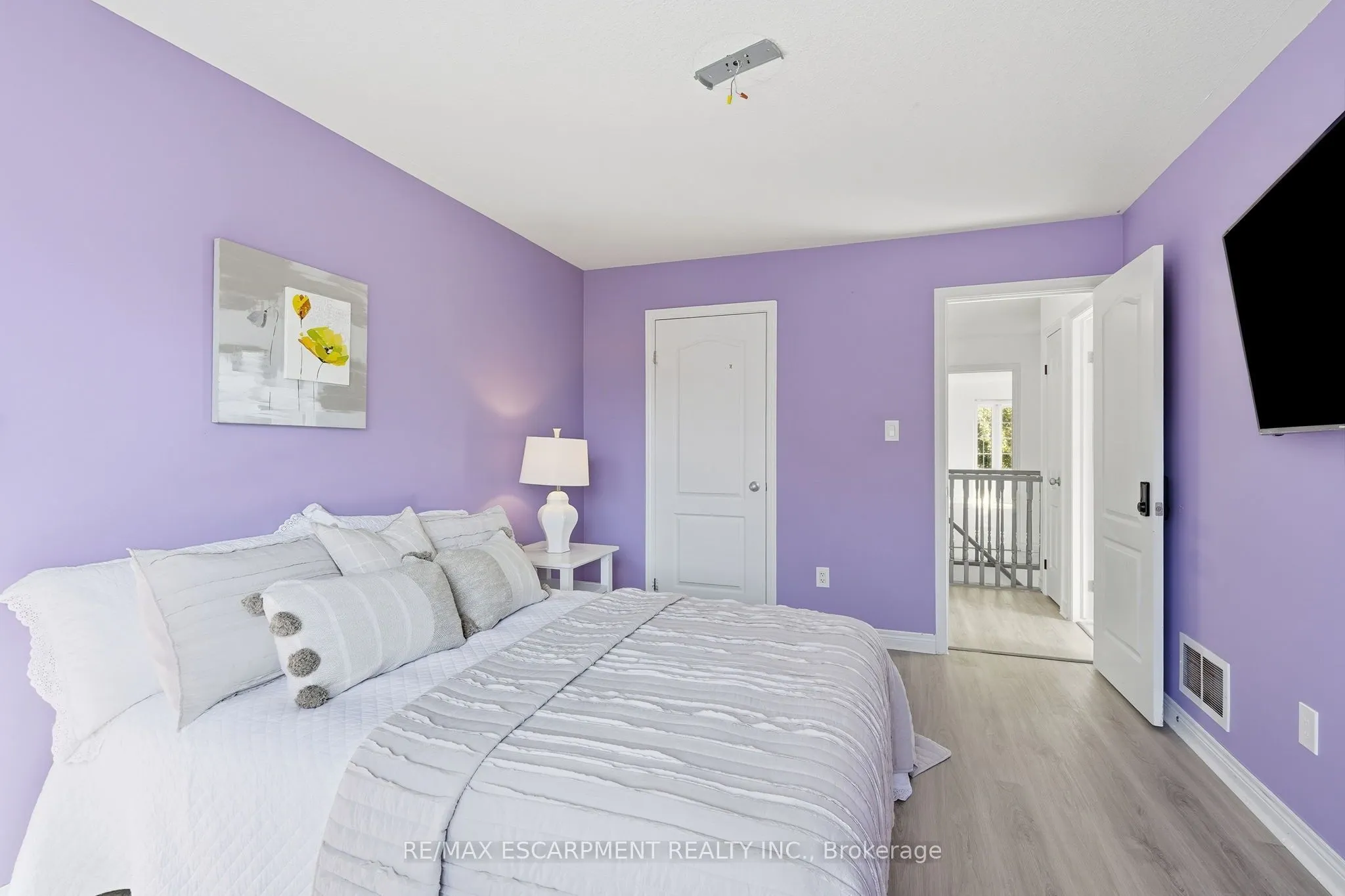 400 Stonehenge Drive #8